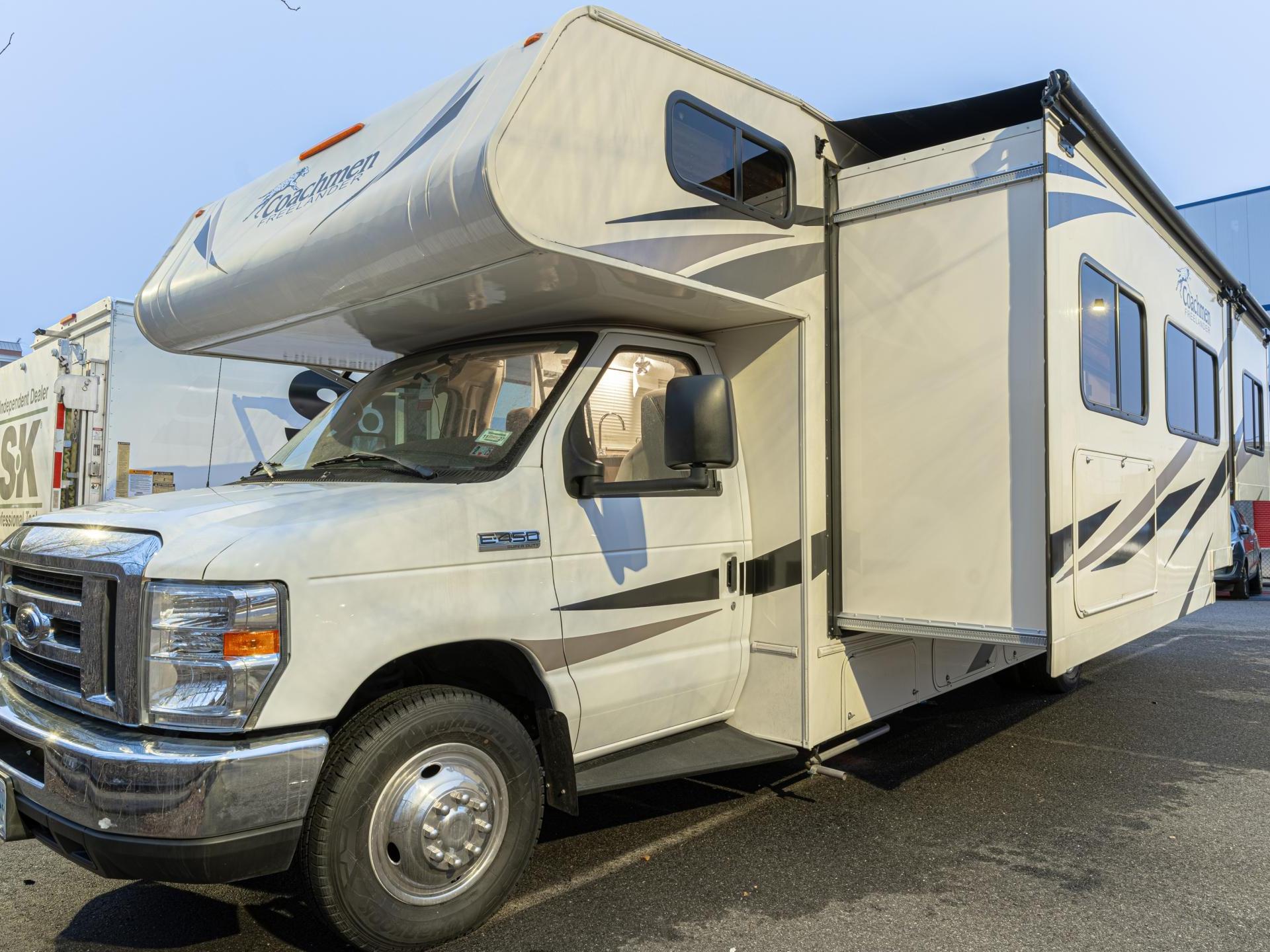 2020 Coachmen Freelander 28ss