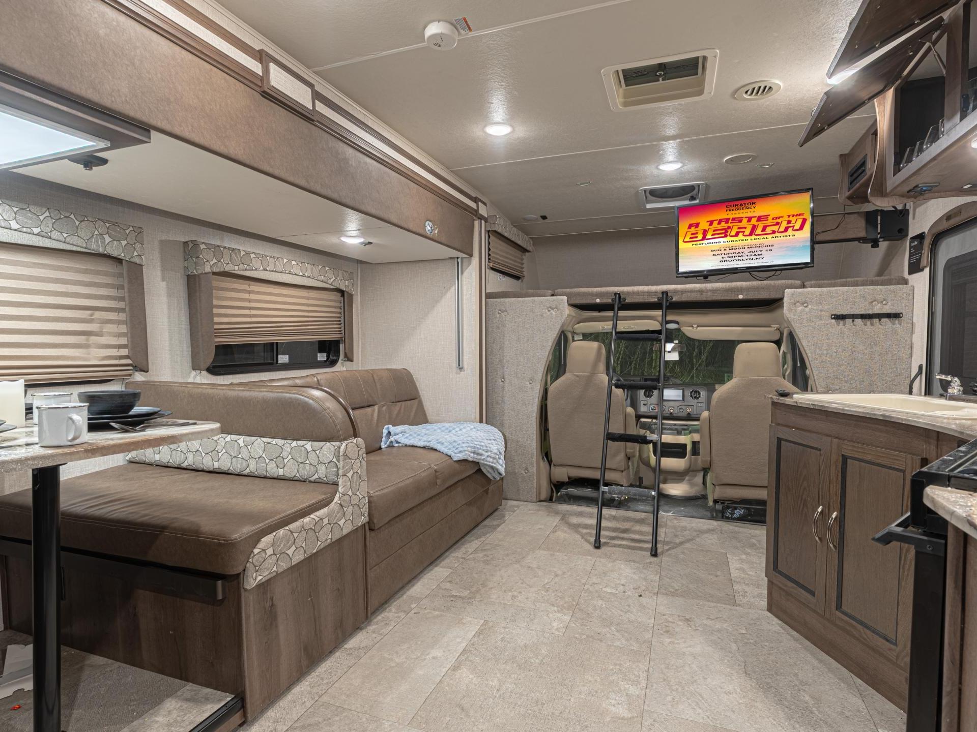 2020 Coachmen Freelander 28ss