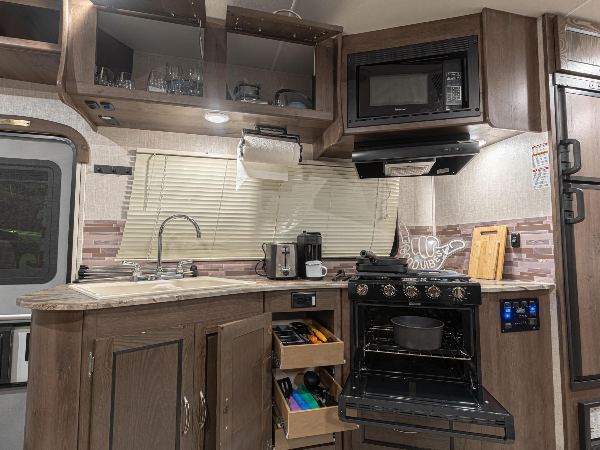 2020 Coachmen Freelander 28ss