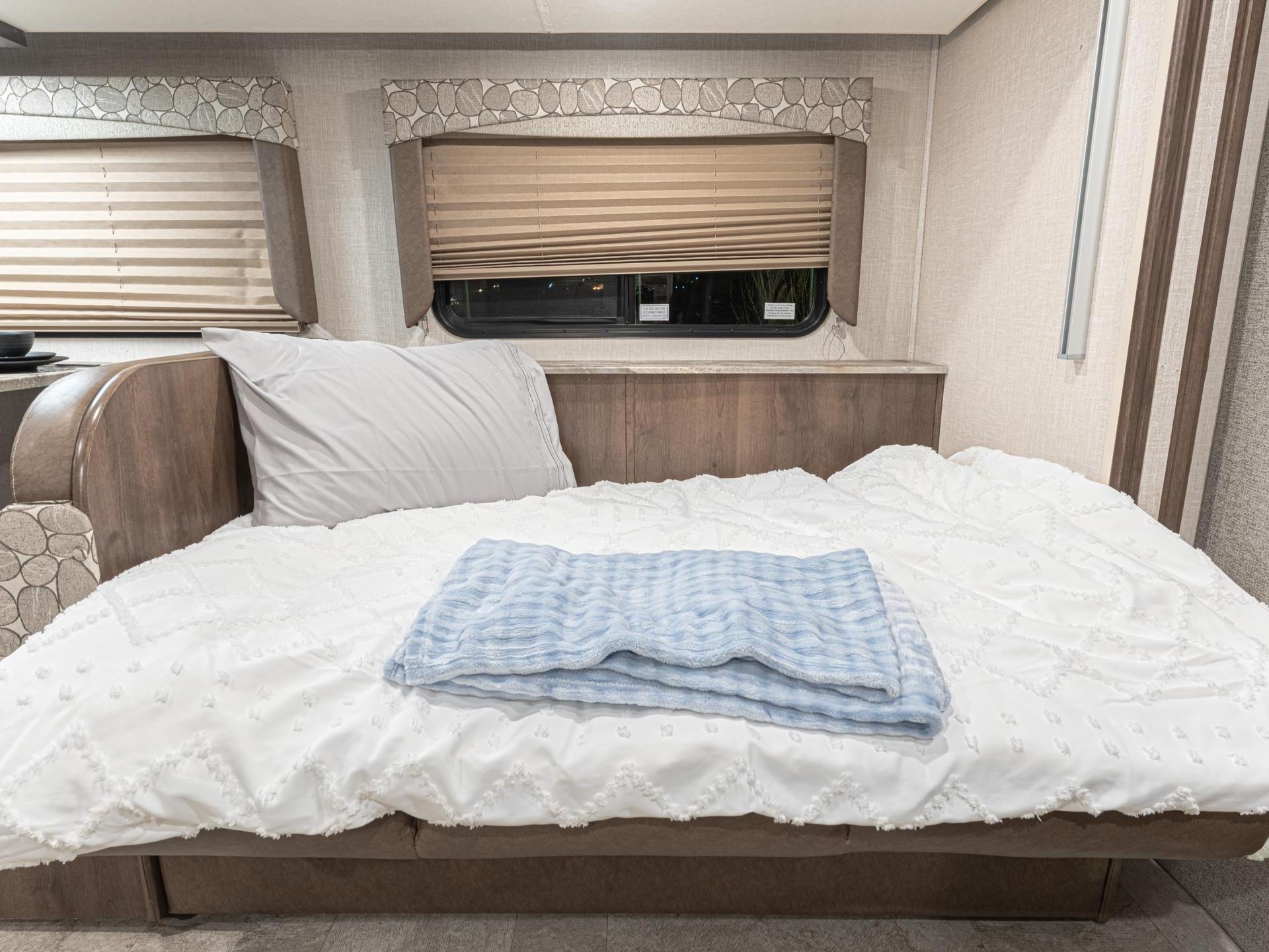 2020 Coachmen Freelander 28ss