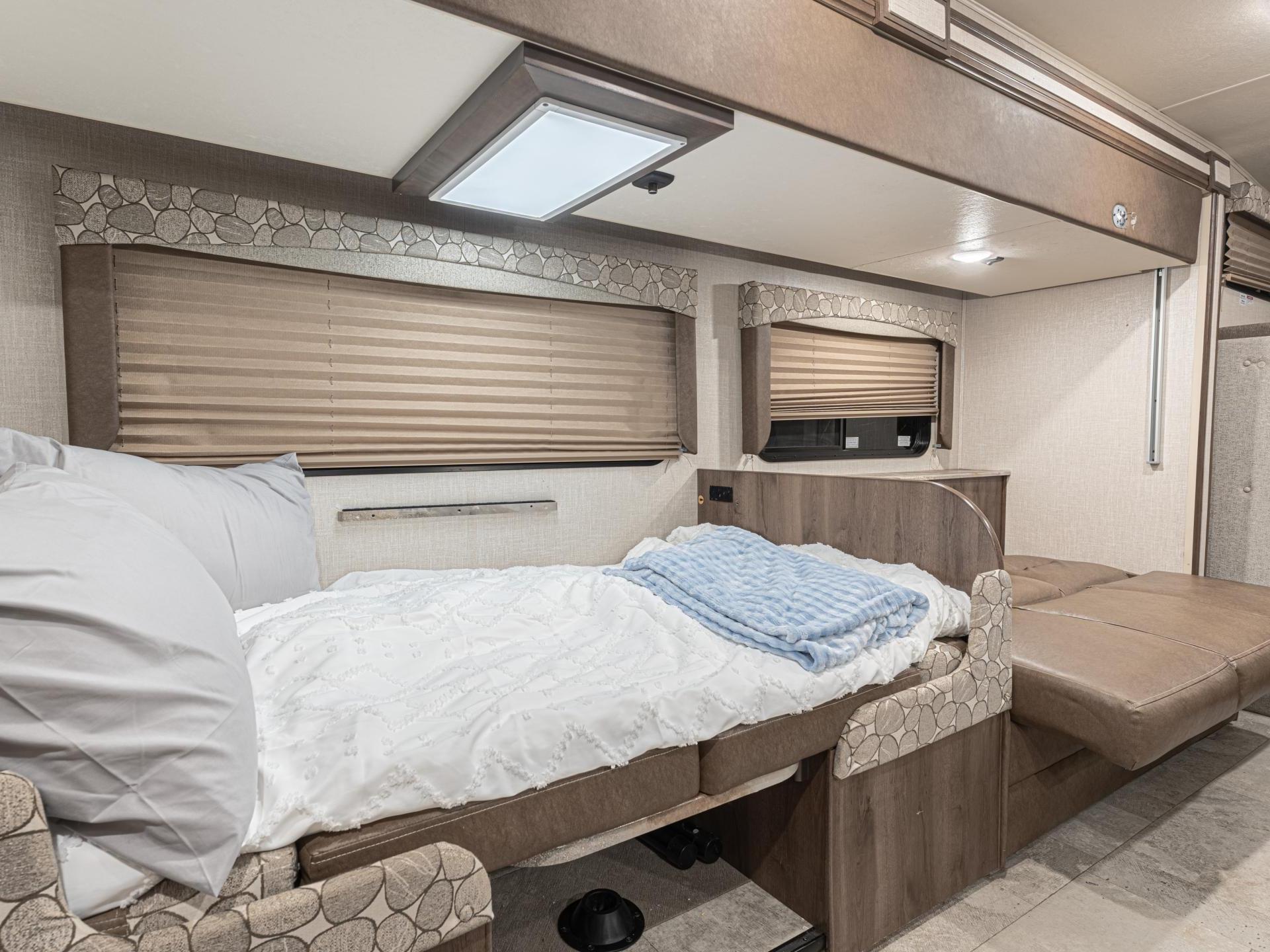 2020 Coachmen Freelander 28ss