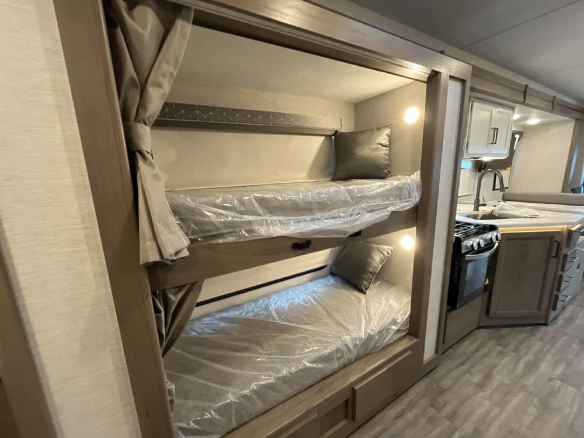 2025 Thor Motor Coach Freedom Traveler 32A