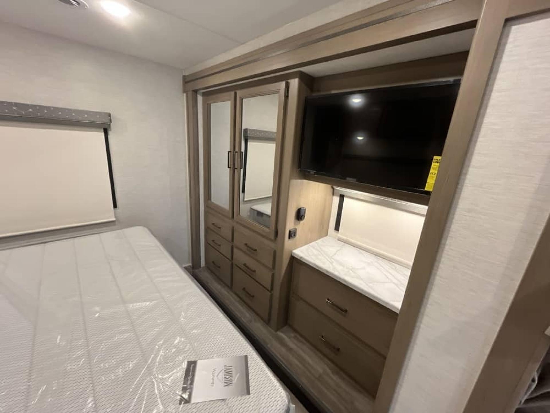 2025 Thor Motor Coach Freedom Traveler 32A