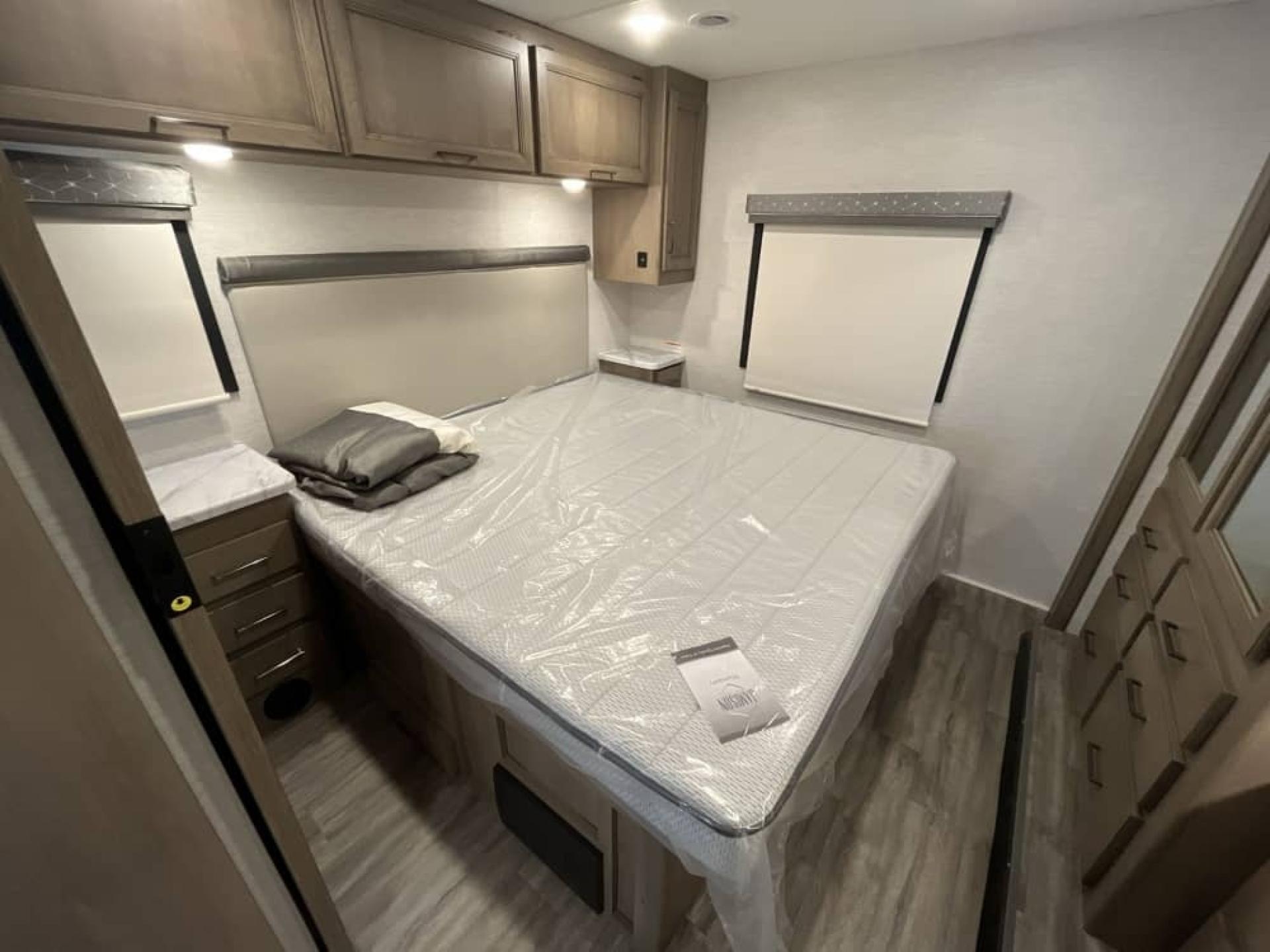 2025 Thor Motor Coach Freedom Traveler 32A