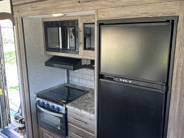 2021 Crossroads Zinger 331bh