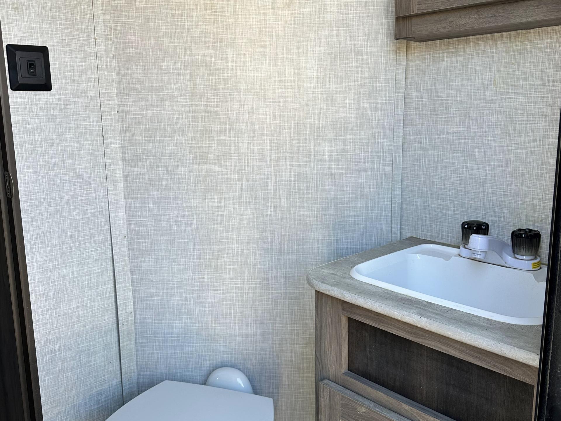 2021 Crossroads Zinger 331bh