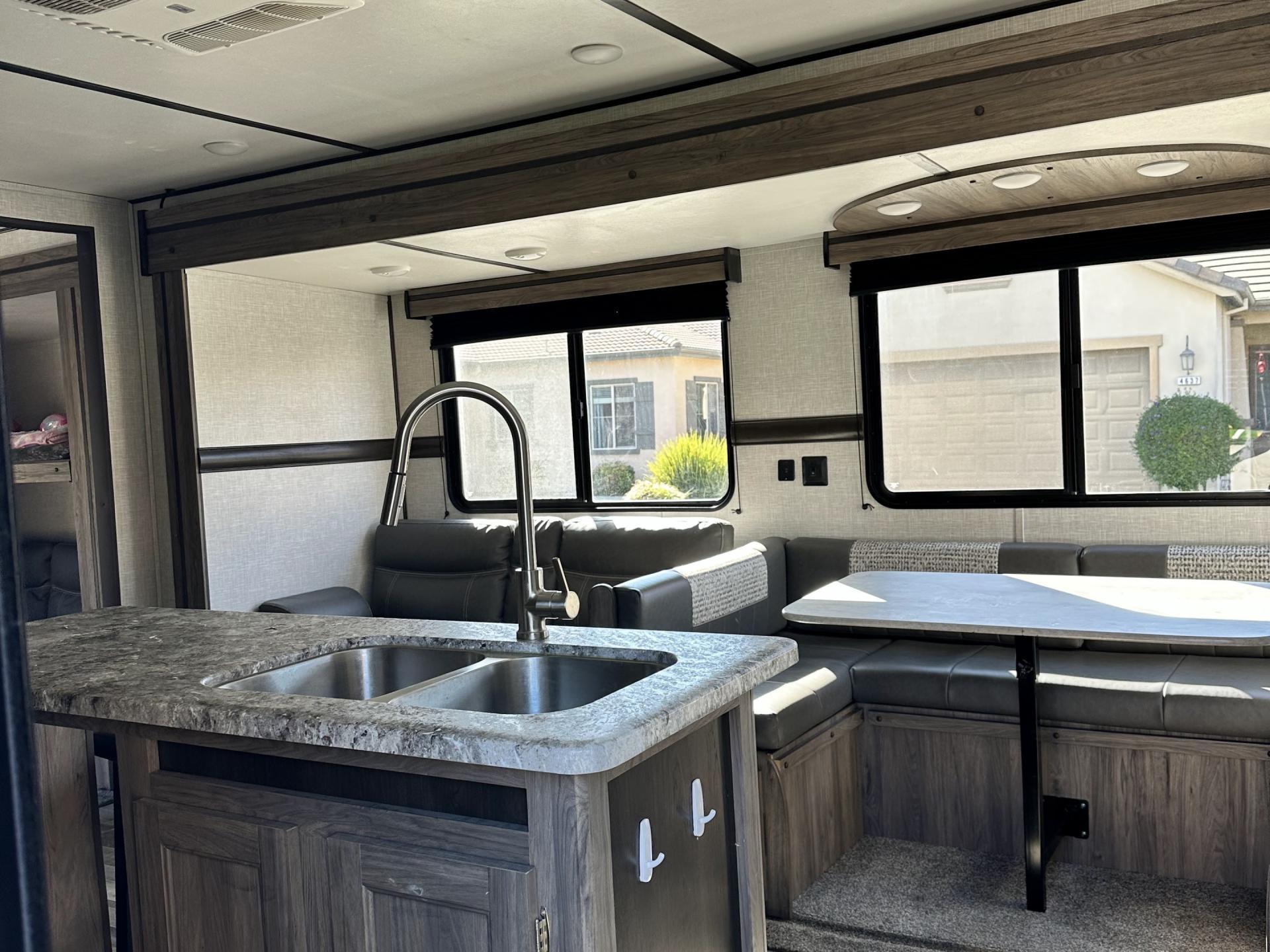 2021 Crossroads Zinger 331bh