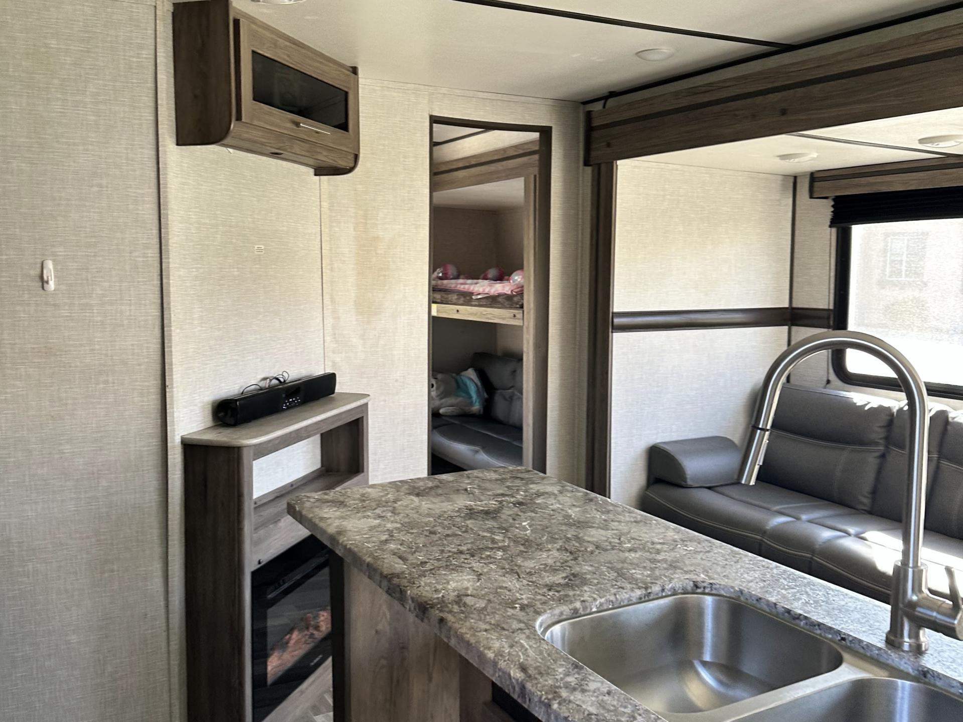 2021 Crossroads Zinger 331bh