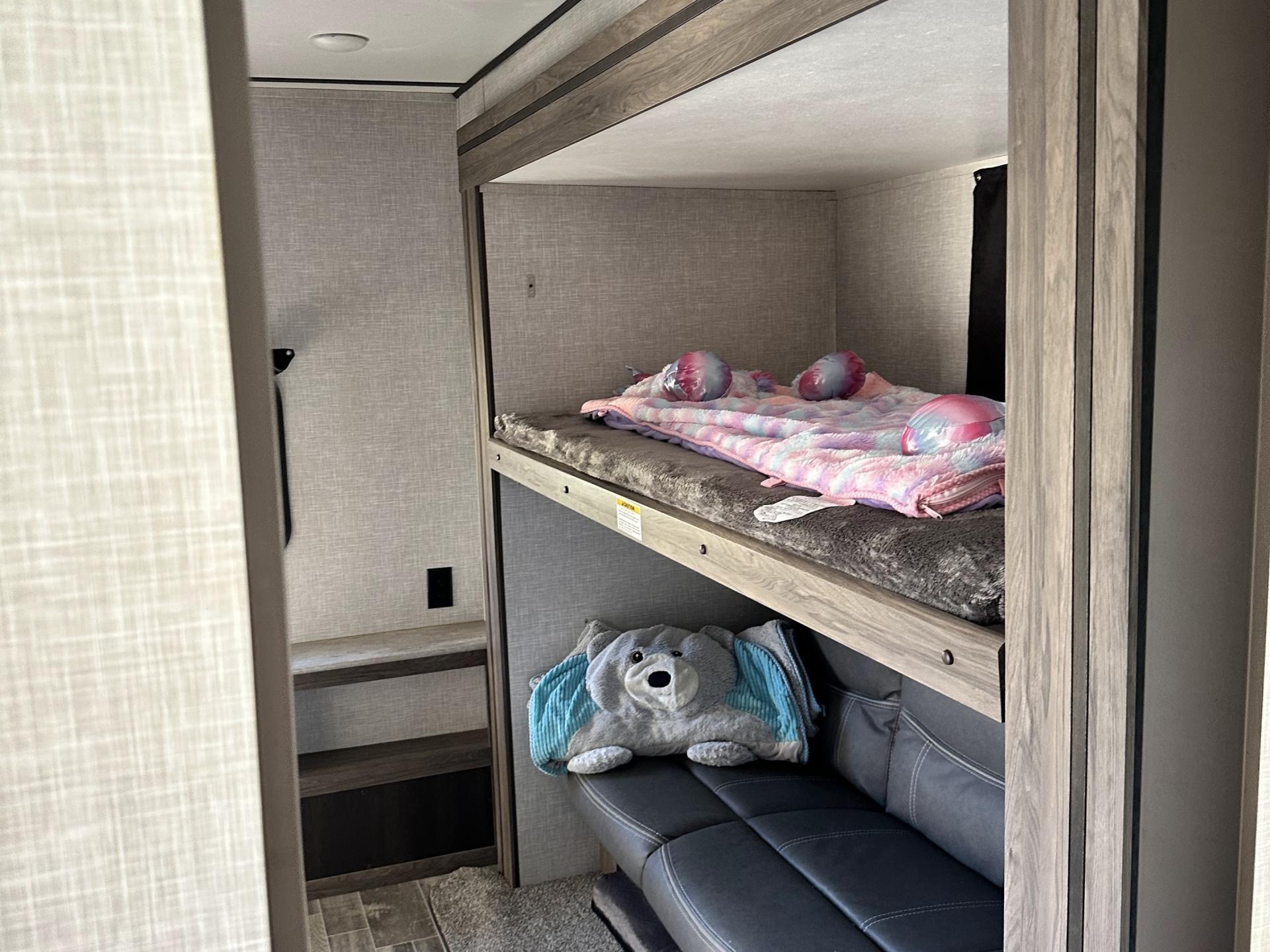 2021 Crossroads Zinger 331bh