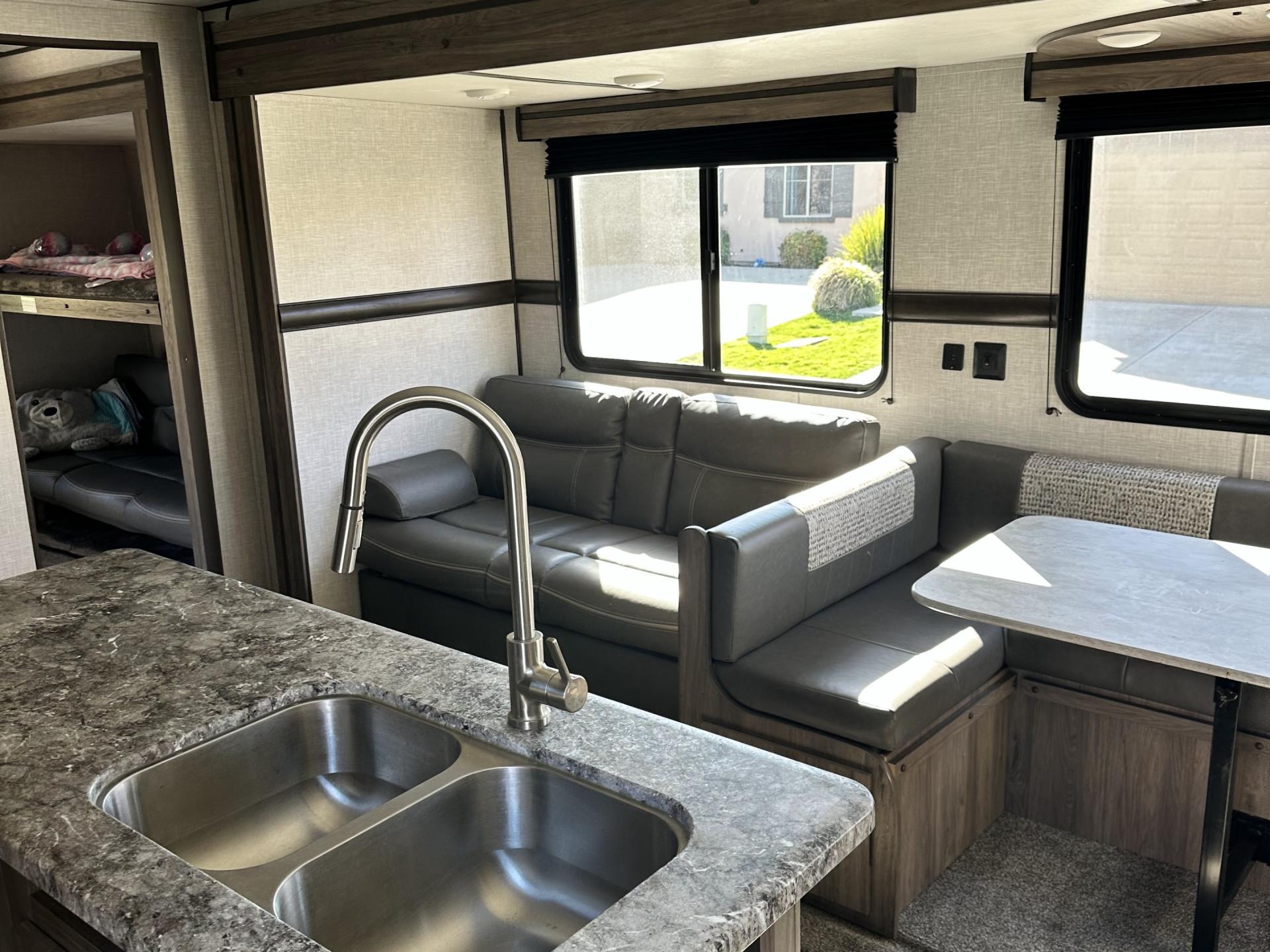 2021 Crossroads Zinger 331bh