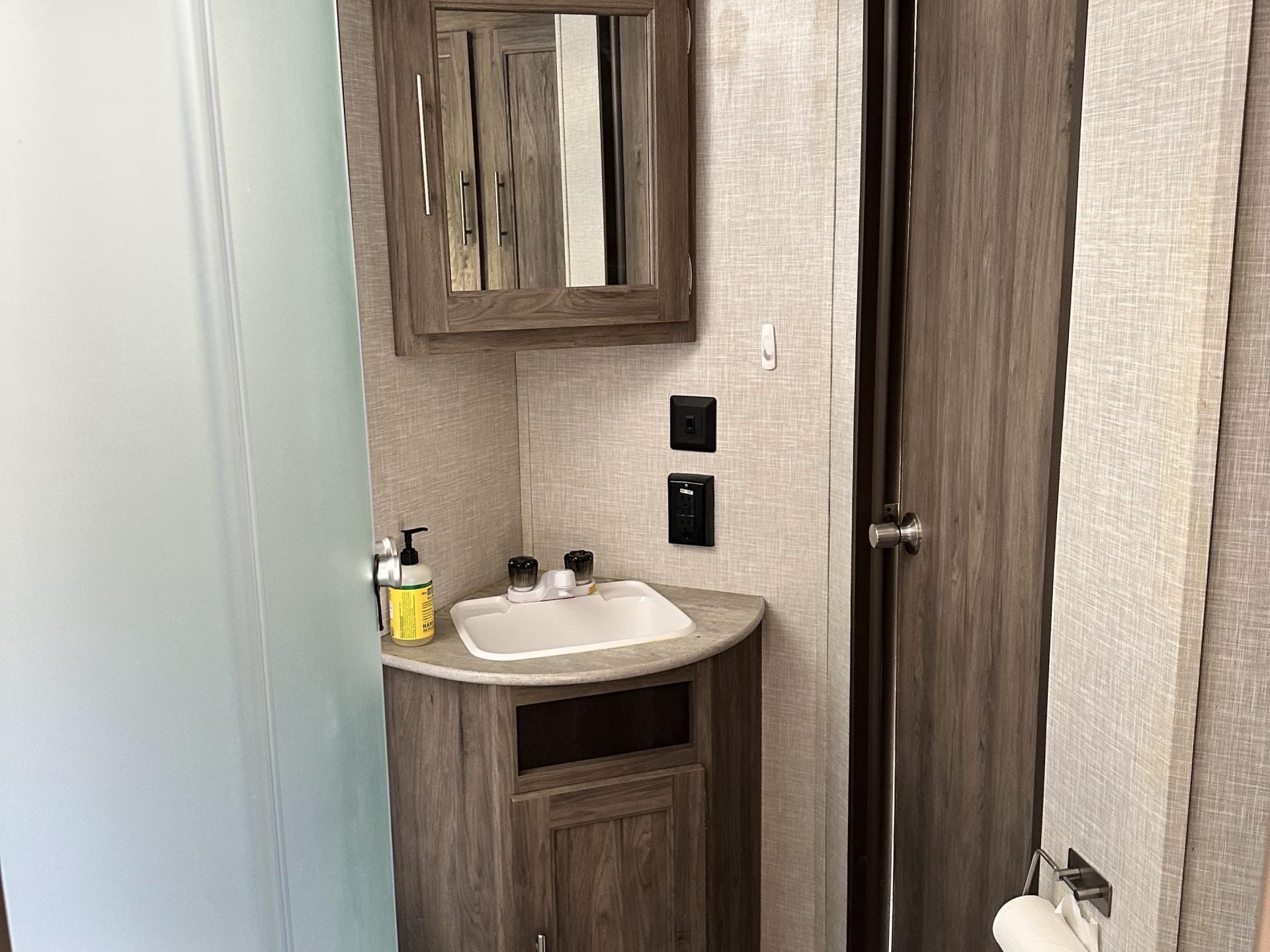 2021 Crossroads Zinger 331bh