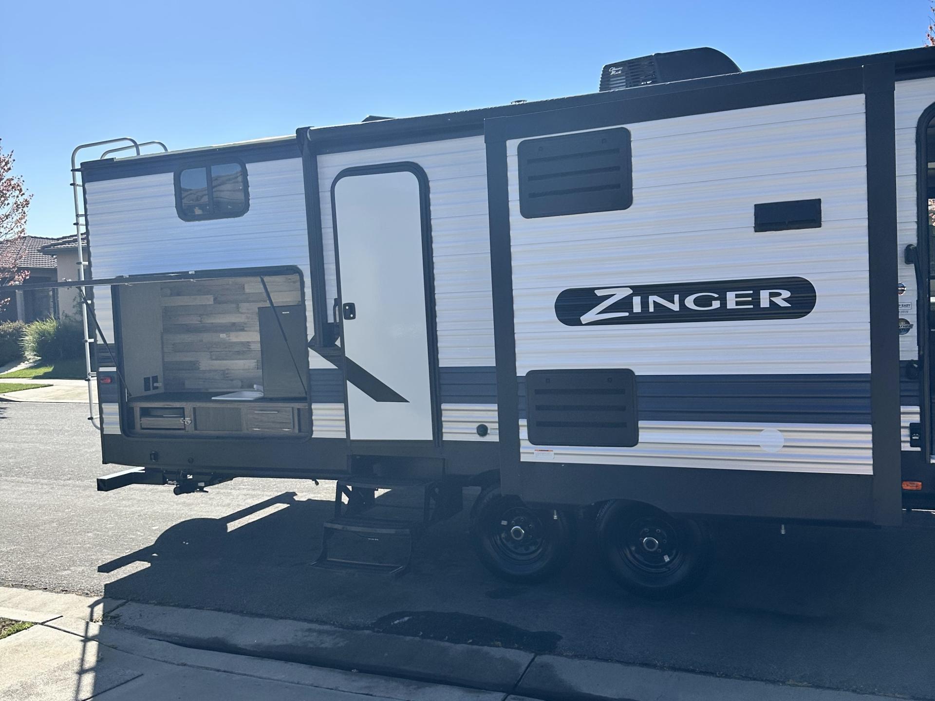 2021 Crossroads Zinger 331bh