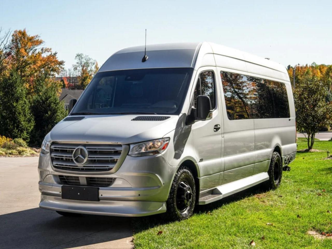 2024 Midwest Automotive Designs Luxe Cruiser d6