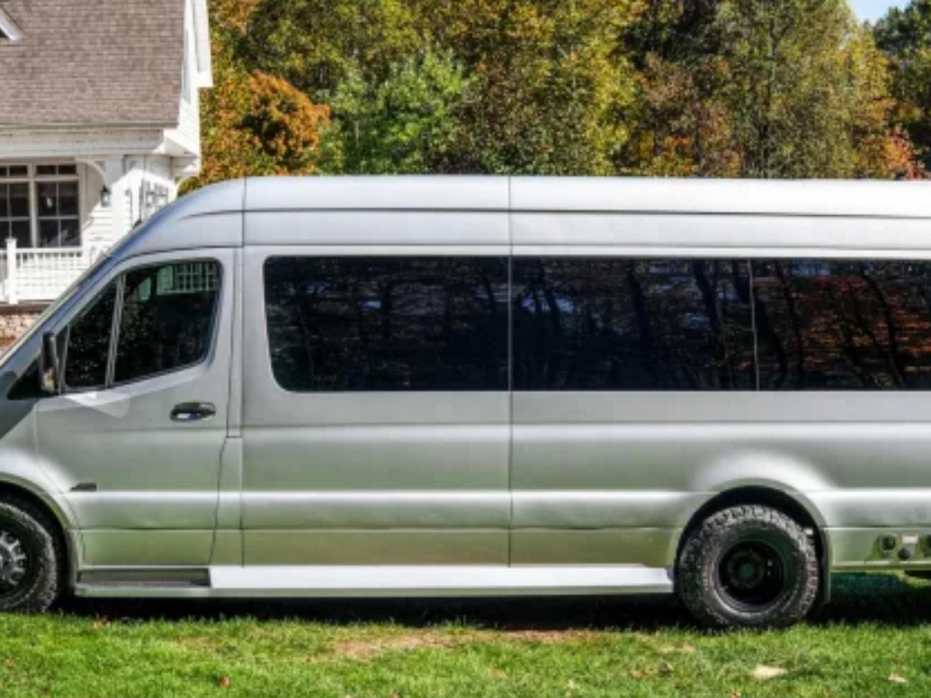 2024 Midwest Automotive Designs Luxe Cruiser d6