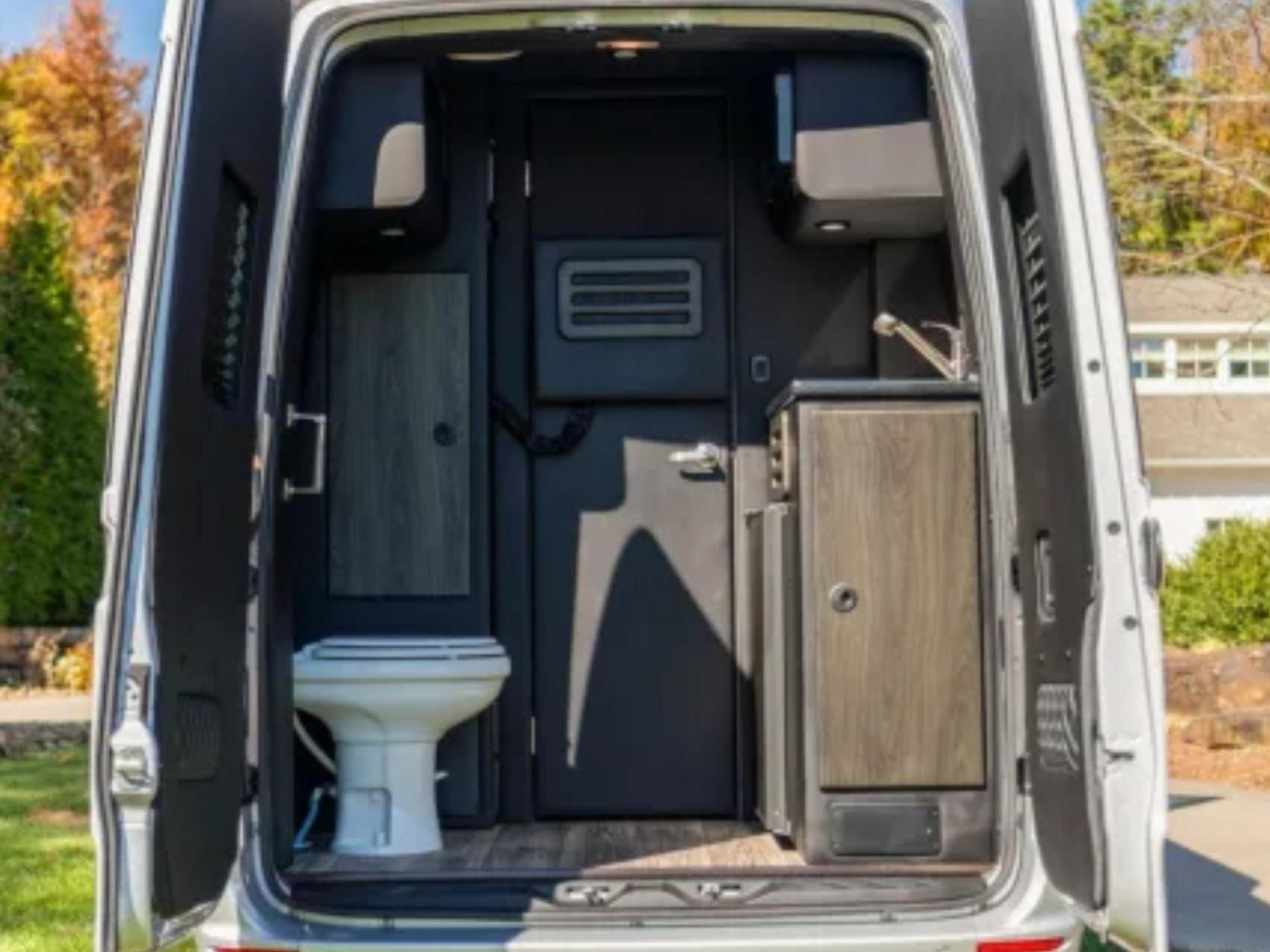 2024 Midwest Automotive Designs Luxe Cruiser d6