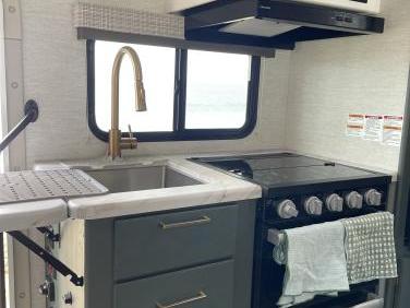 2025 Thor Motor Coach Eddie Bauer 22ebc