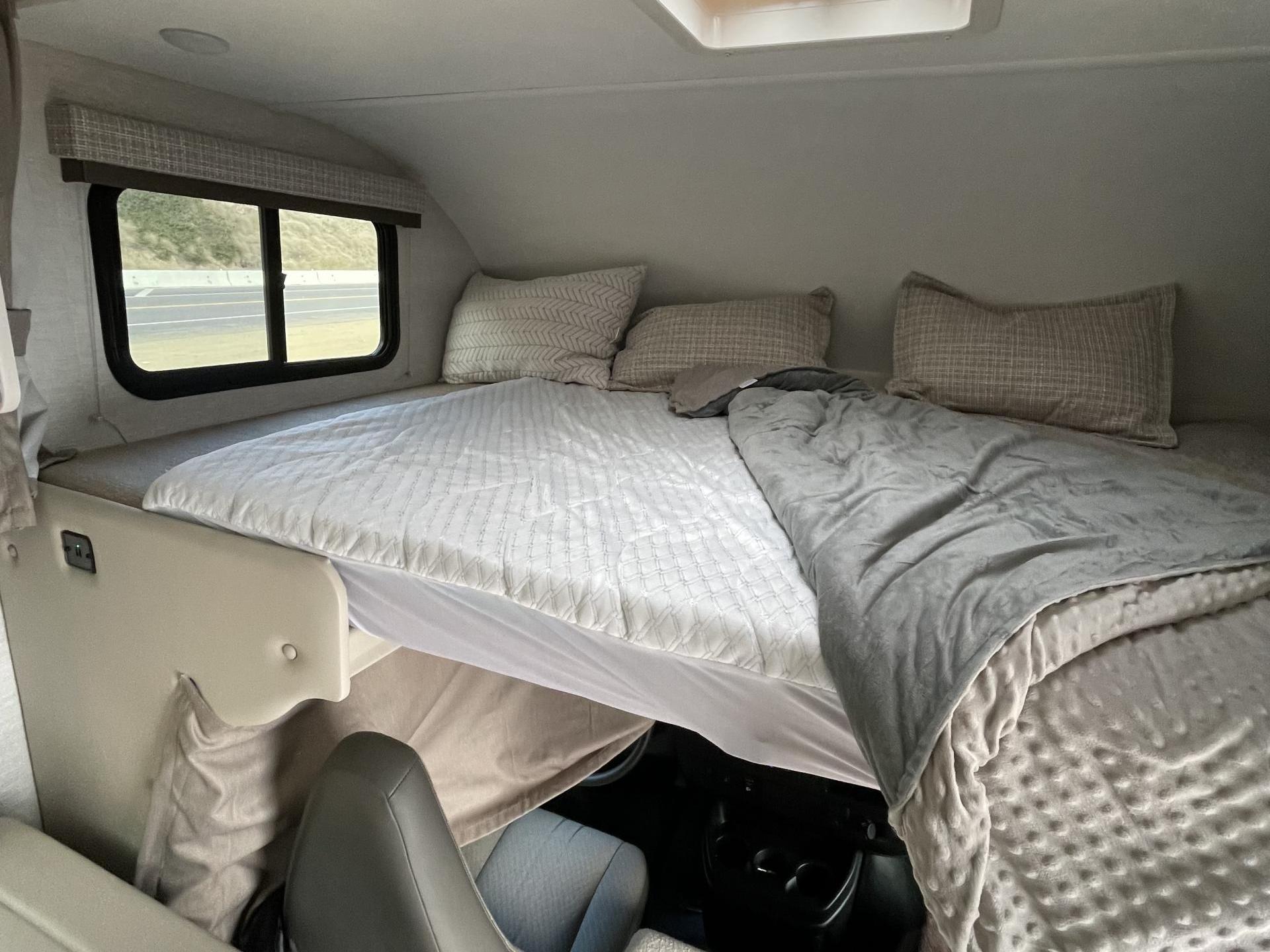 2025 Thor Motor Coach Eddie Bauer 22ebc