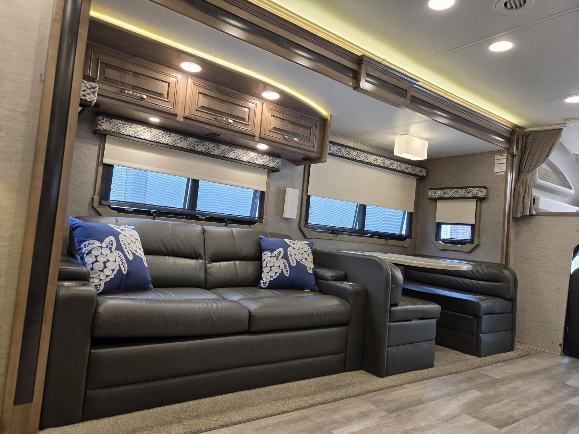 2021 Jayco Seneca 37l