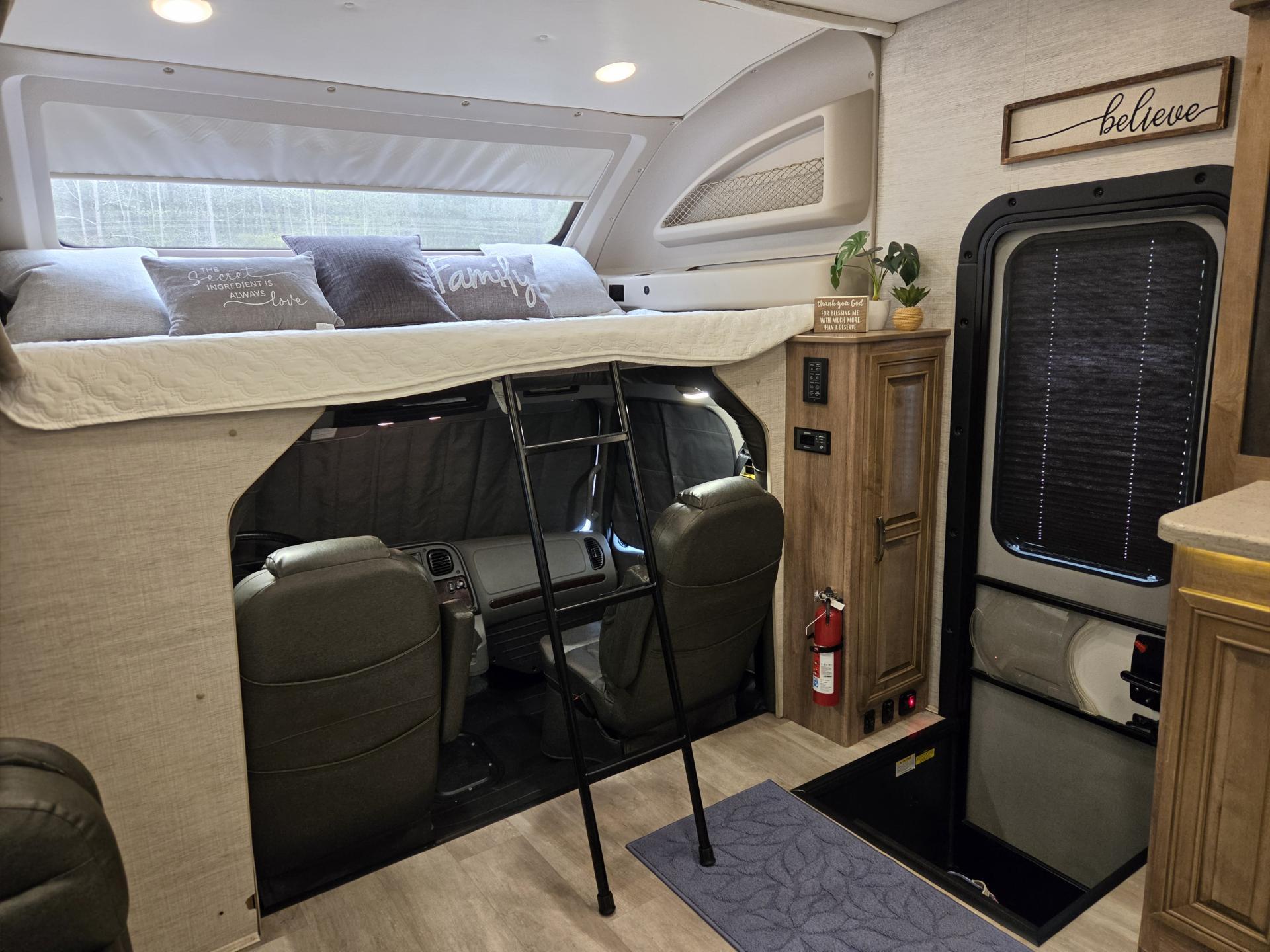 2021 Jayco Seneca 37l