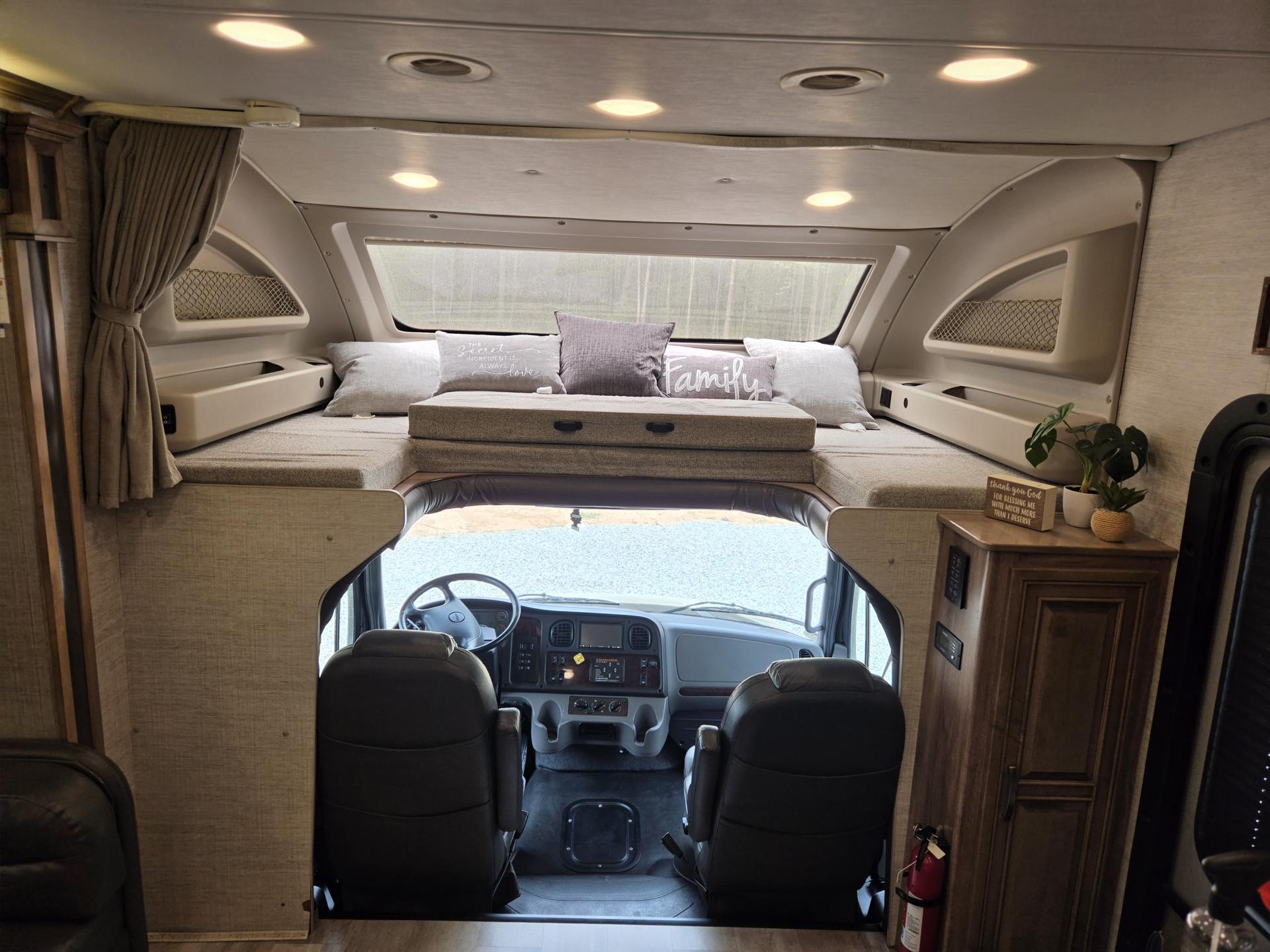 2021 Jayco Seneca 37l