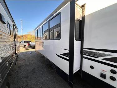 2022 Coleman Coleman Light 2755bh