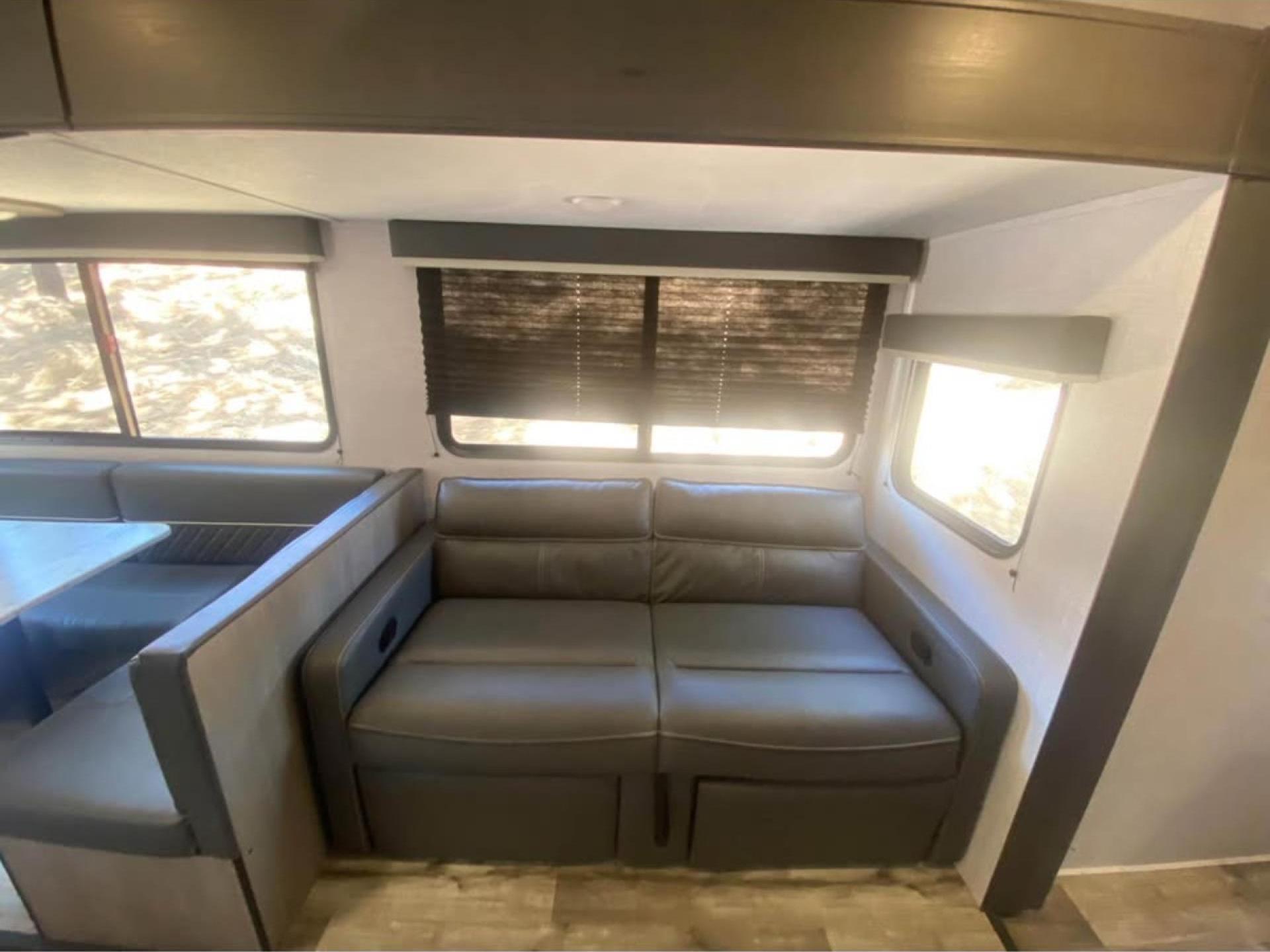 2022 Coleman Coleman Light 2755bh