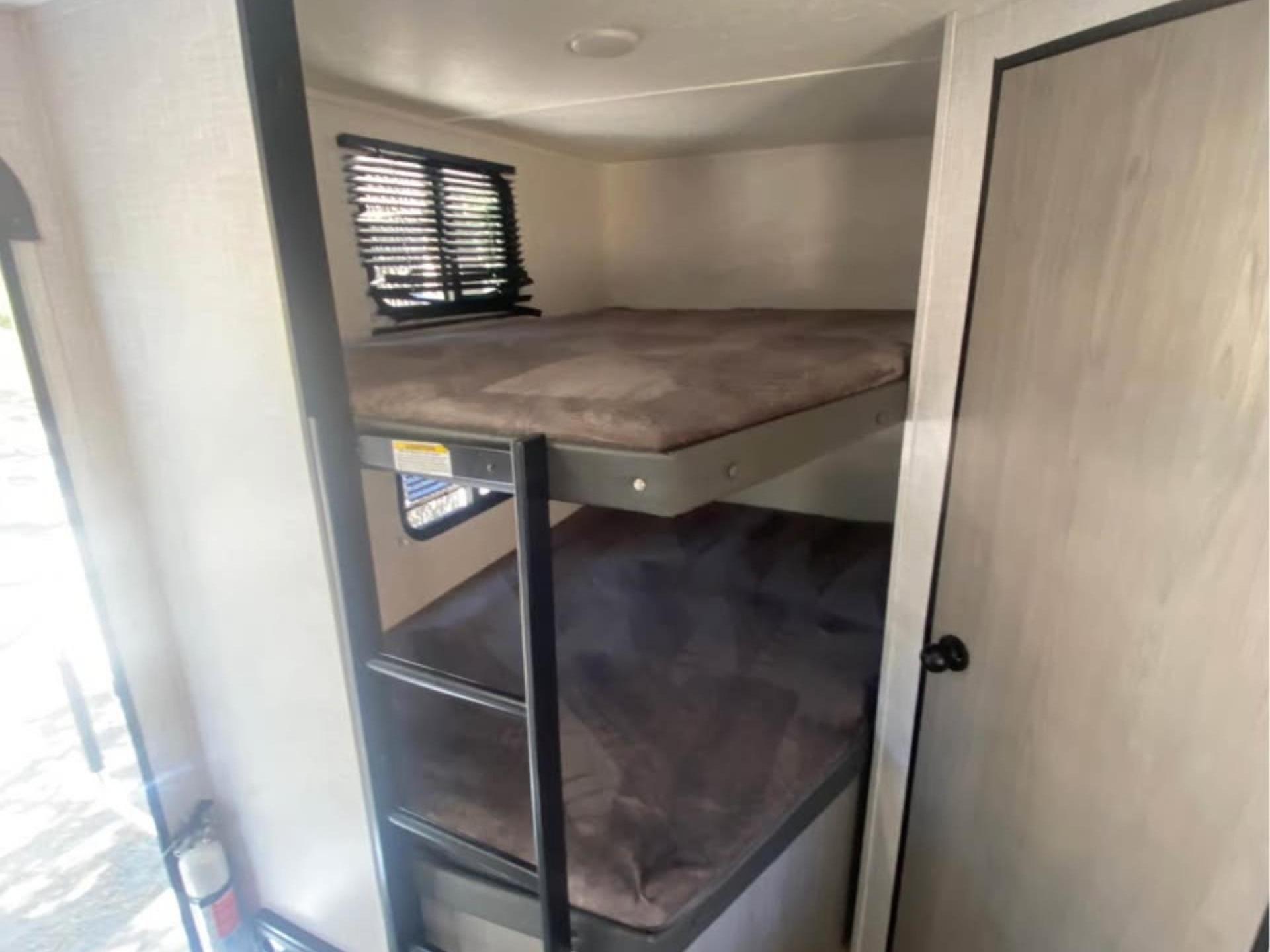 2022 Coleman Coleman Light 2755bh