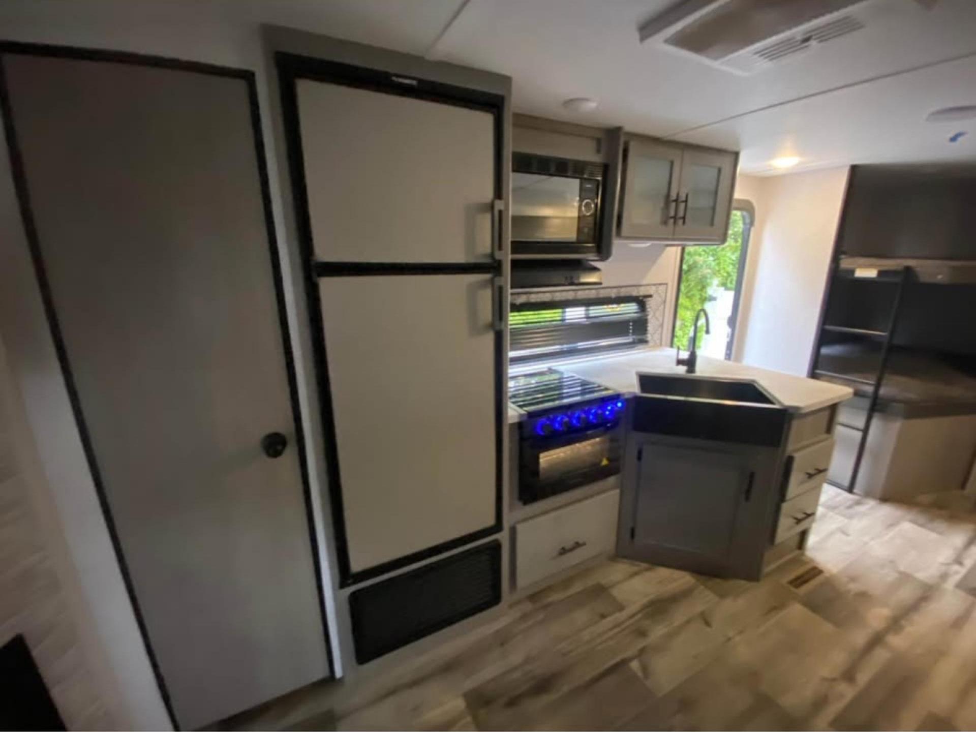 2022 Coleman Coleman Light 2755bh