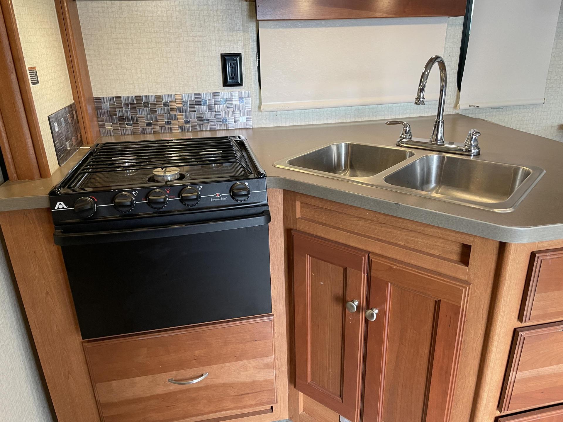 2018 Winnebago Vista 27pe