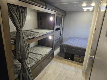 2024 Nexus RV Phanton 32p