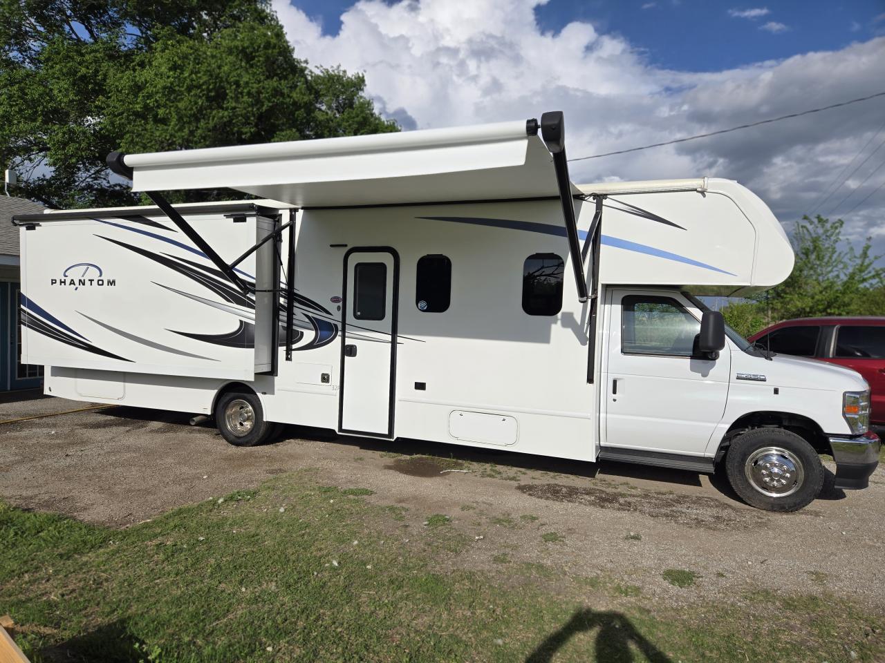 2024 Nexus RV Phanton 32p