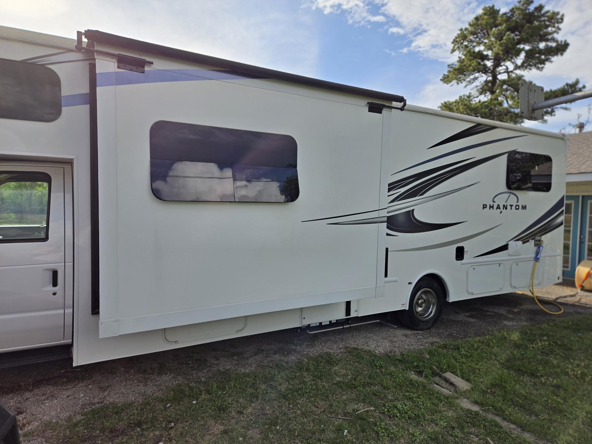 2024 Nexus RV Phanton 32p