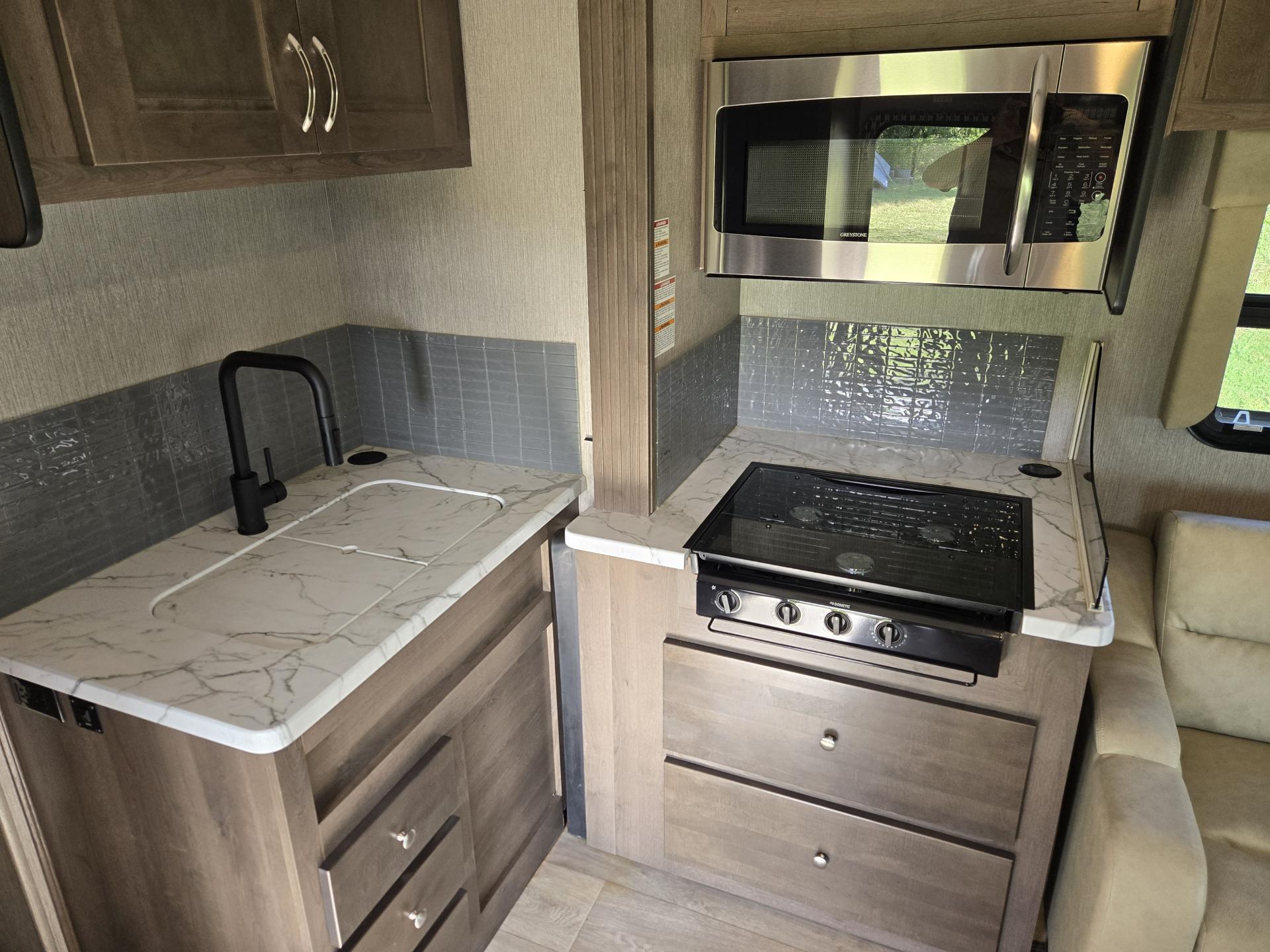 2024 Nexus RV Phanton 32p