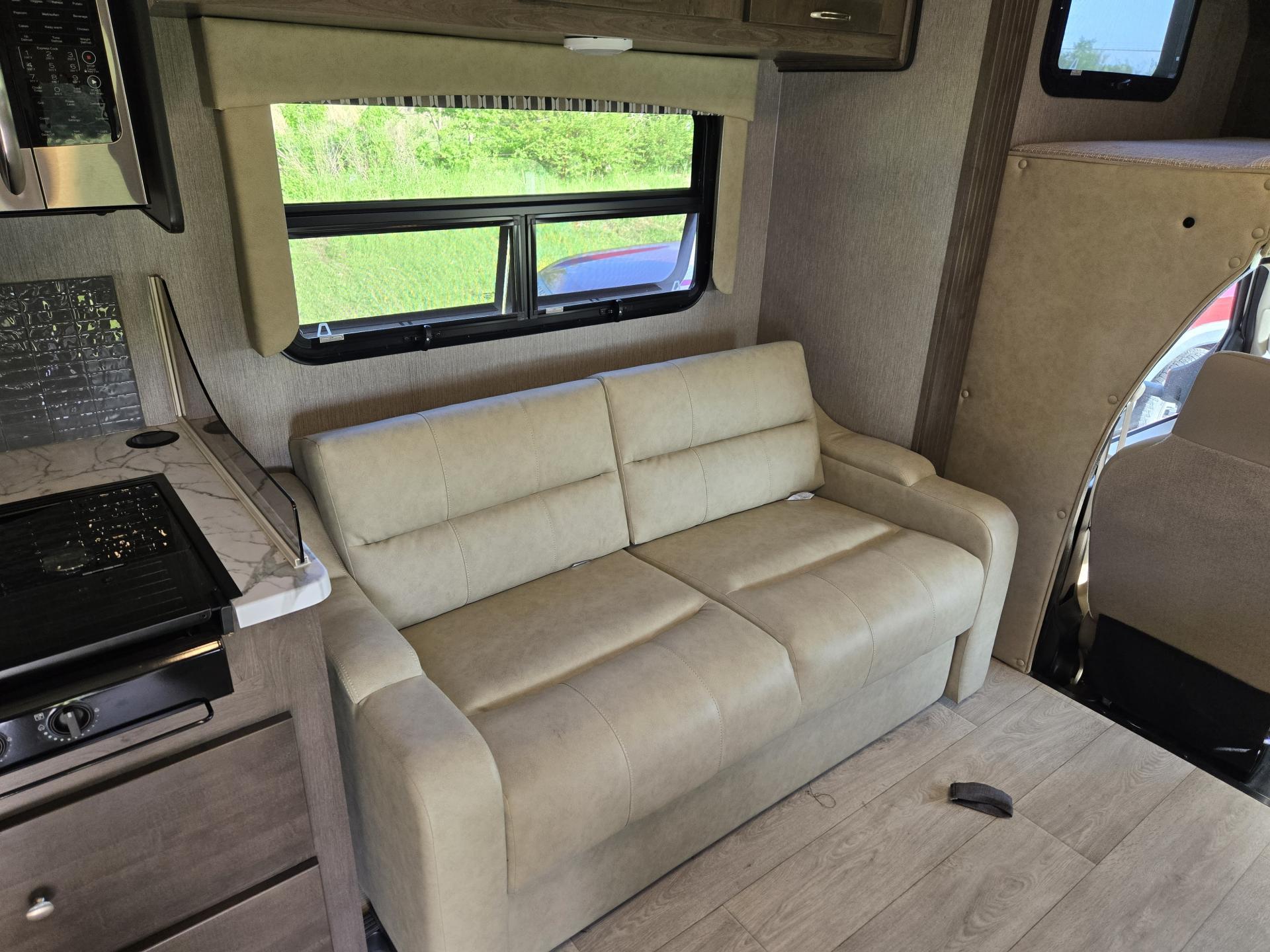 2024 Nexus RV Phanton 32p