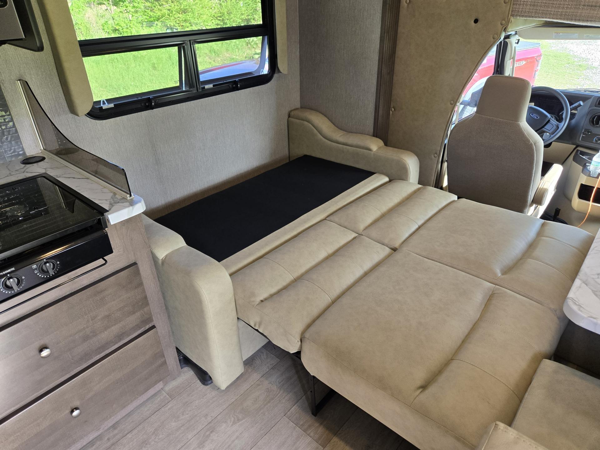 2024 Nexus RV Phanton 32p