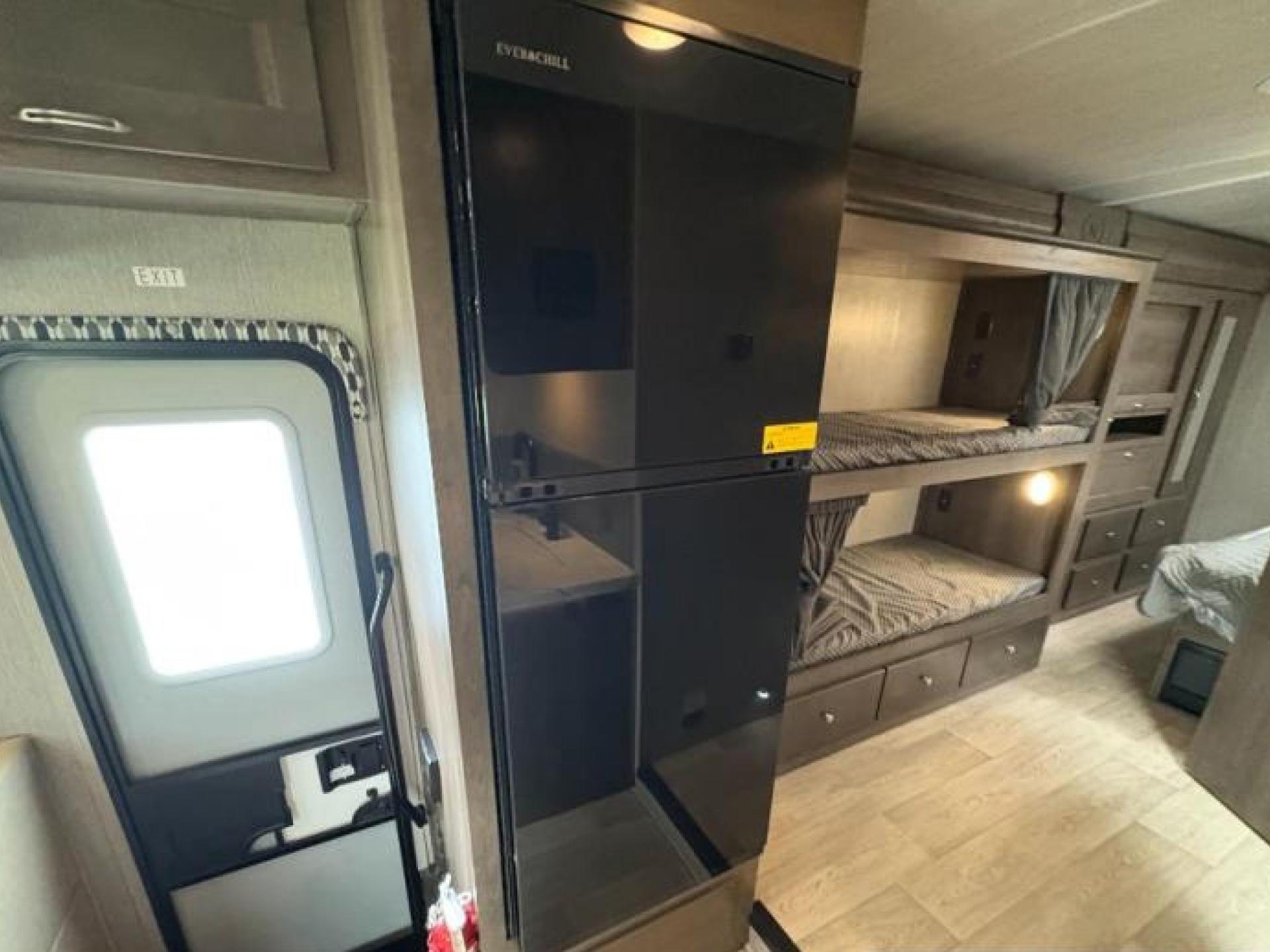 2024 Nexus RV Phanton 32p