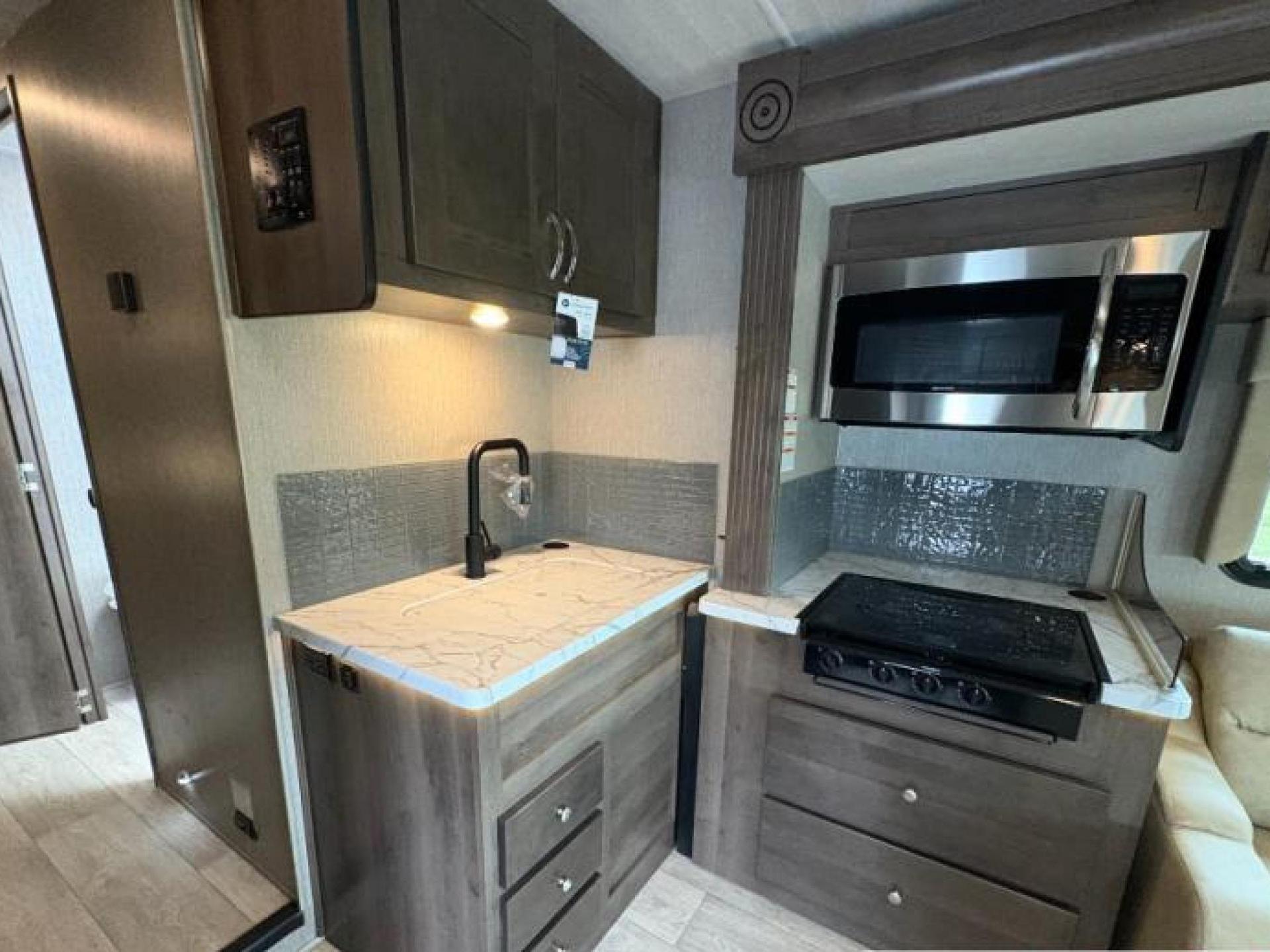 2024 Nexus RV Phanton 32p
