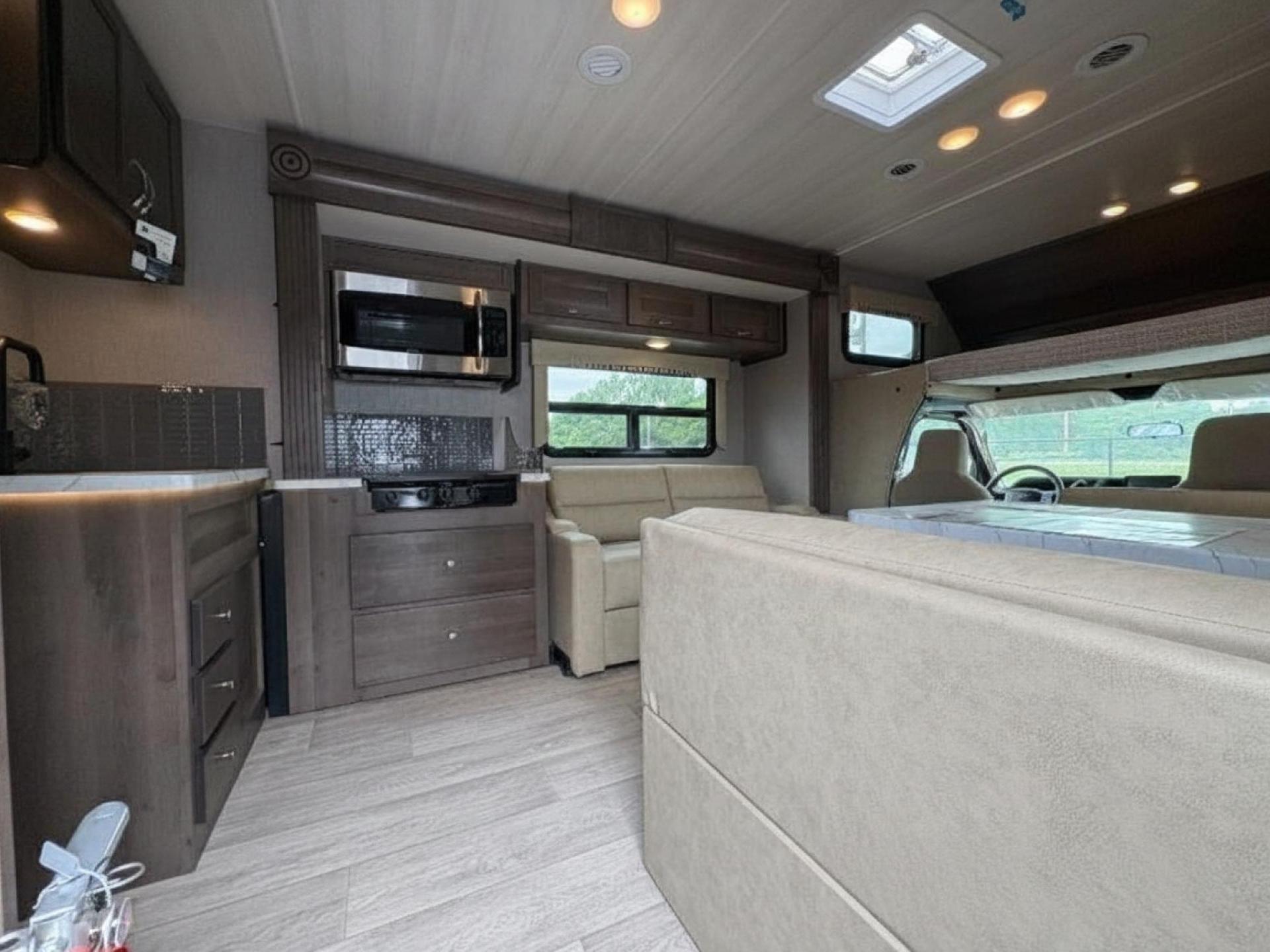 2024 Nexus RV Phanton 32p