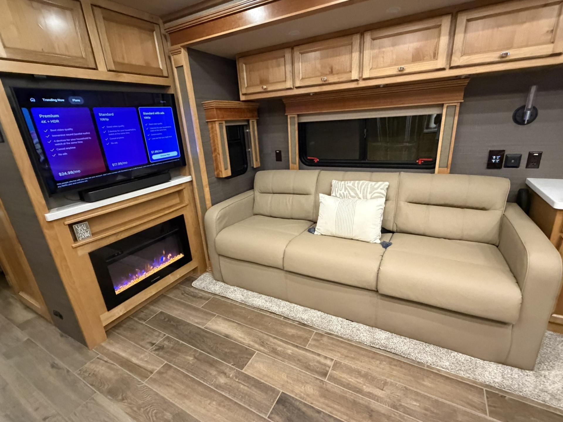 2022 Tiffin Allegro Red 38ka