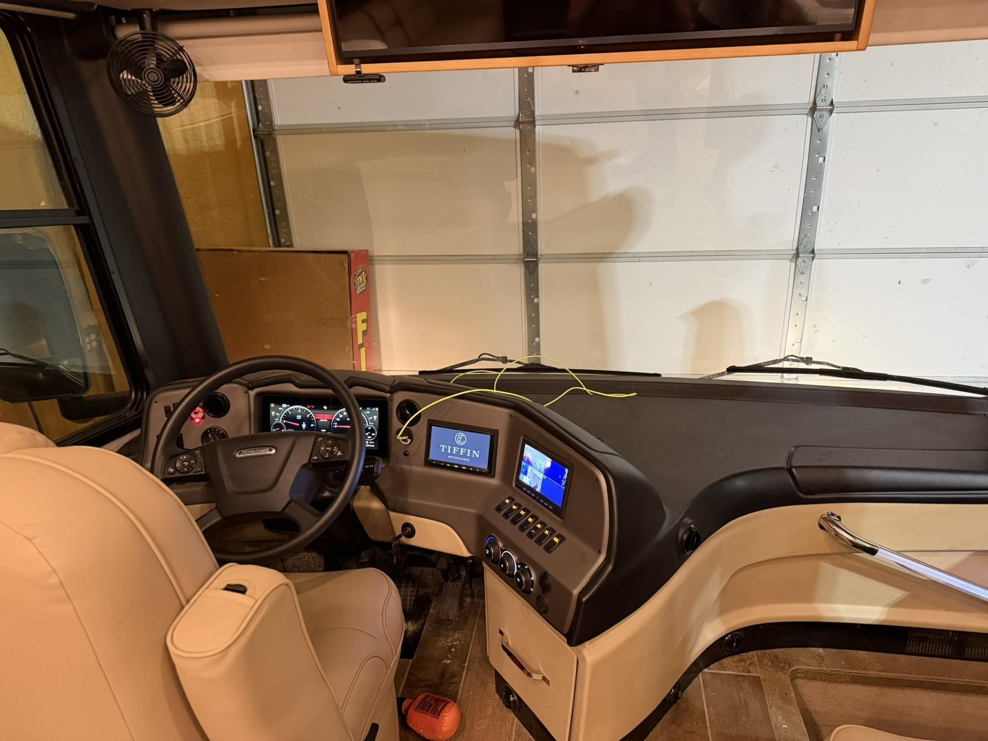 2022 Tiffin Allegro Red 38ka