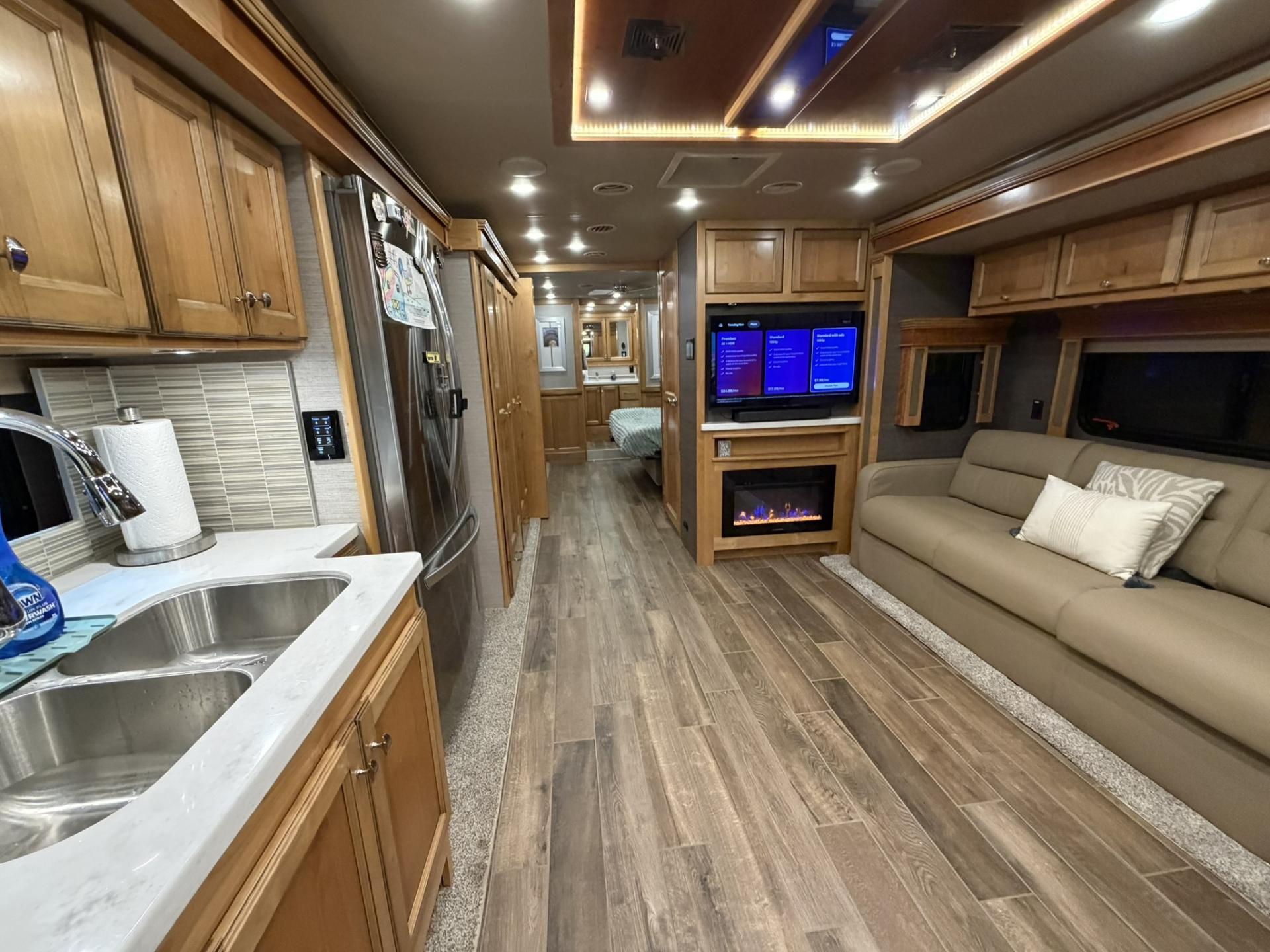 2022 Tiffin Allegro Red 38ka