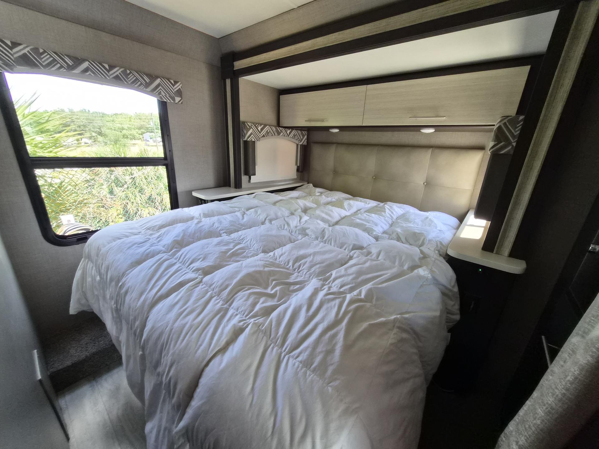 2020 Thor Motor Coach Axis 27.7