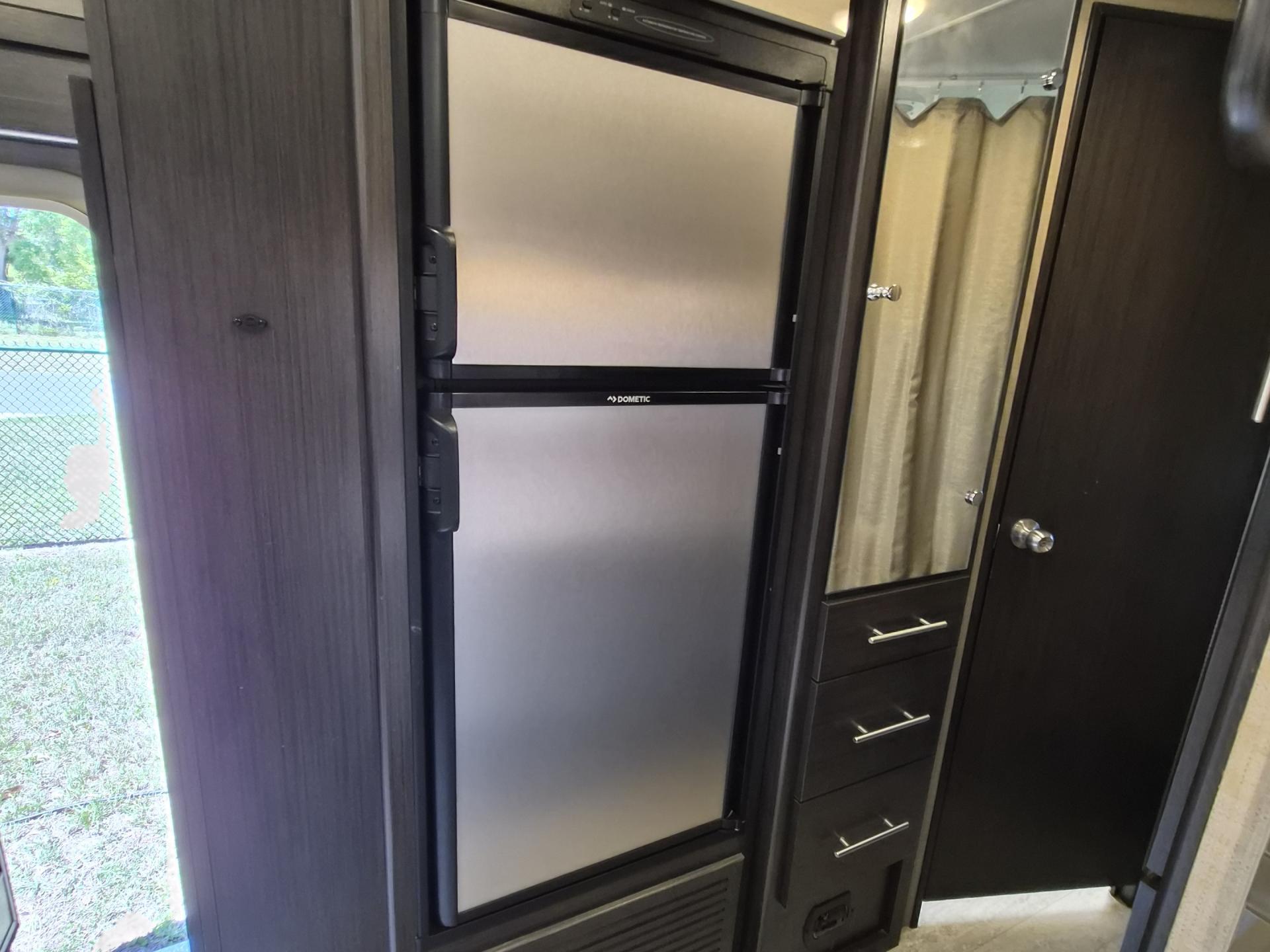 2020 Thor Motor Coach Axis 27.7