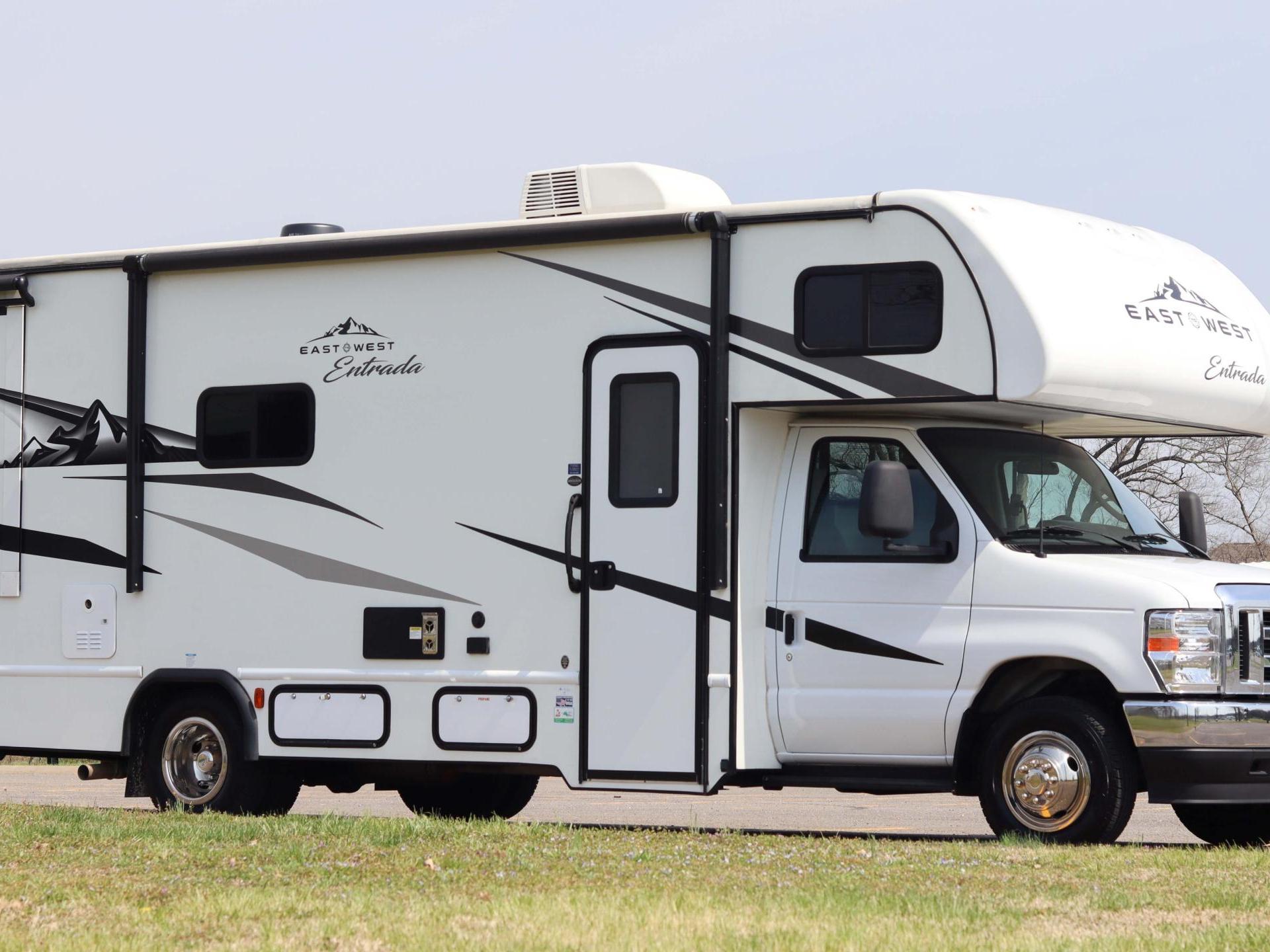 2024 East to West Entrada 2600ds