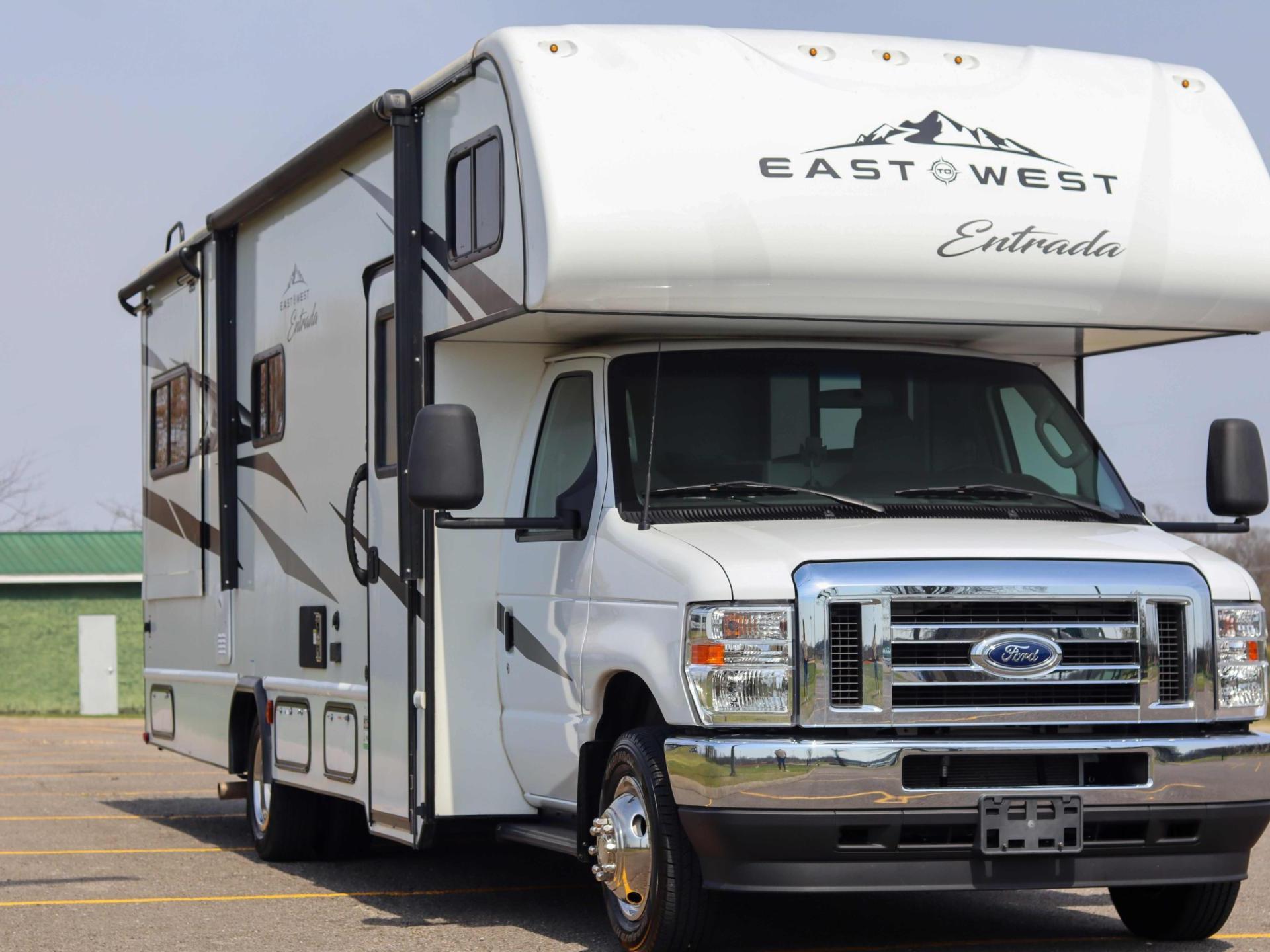 2024 East to West Entrada 2600ds