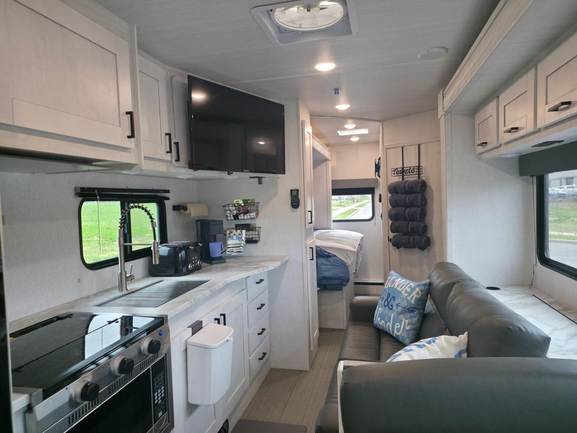 2024 East to West Entrada 2600ds
