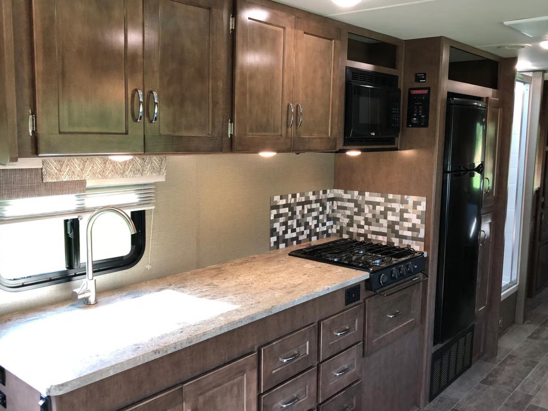 2019 Winnebago Outlook 31n