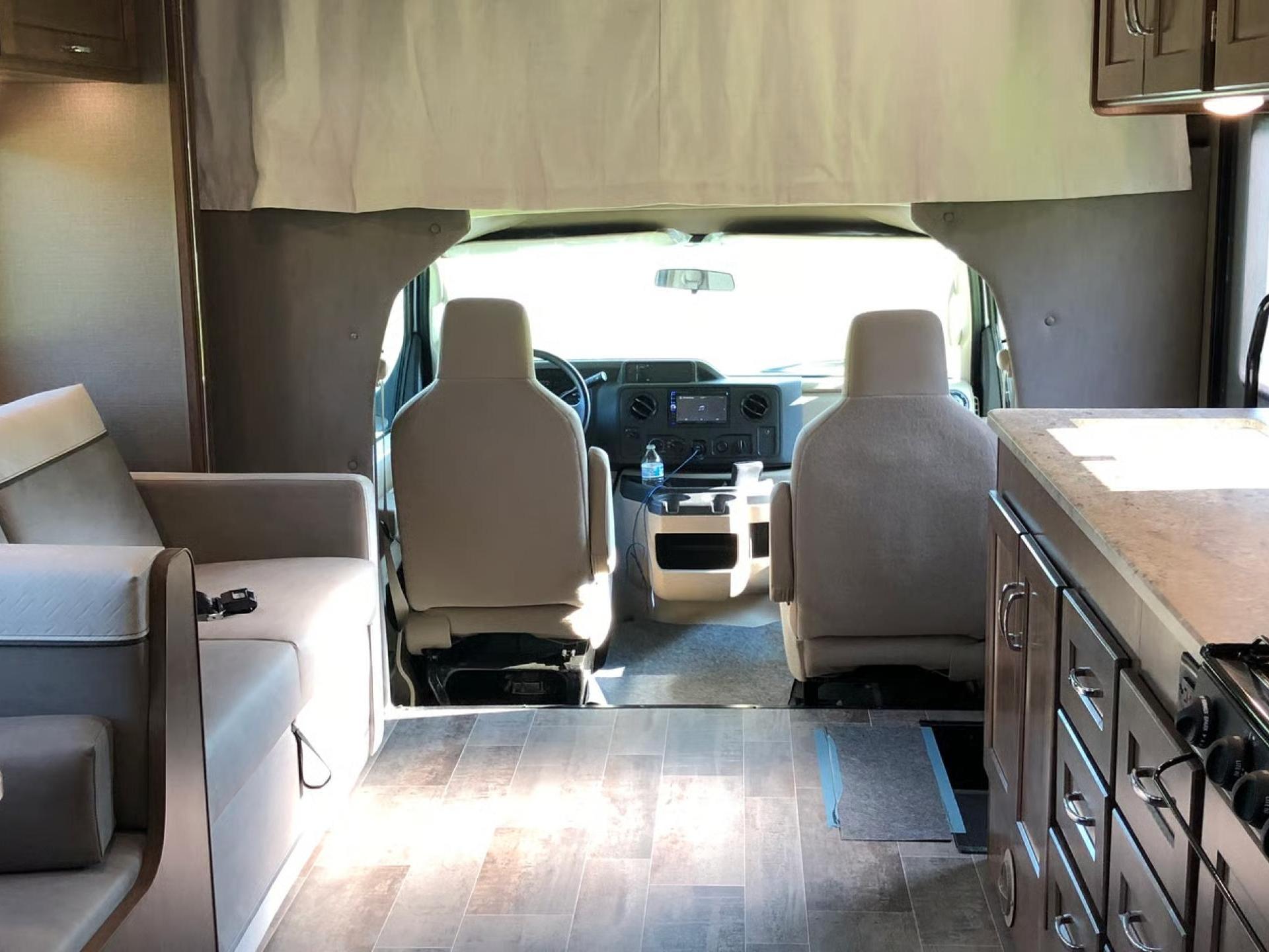 2019 Winnebago Outlook 31n
