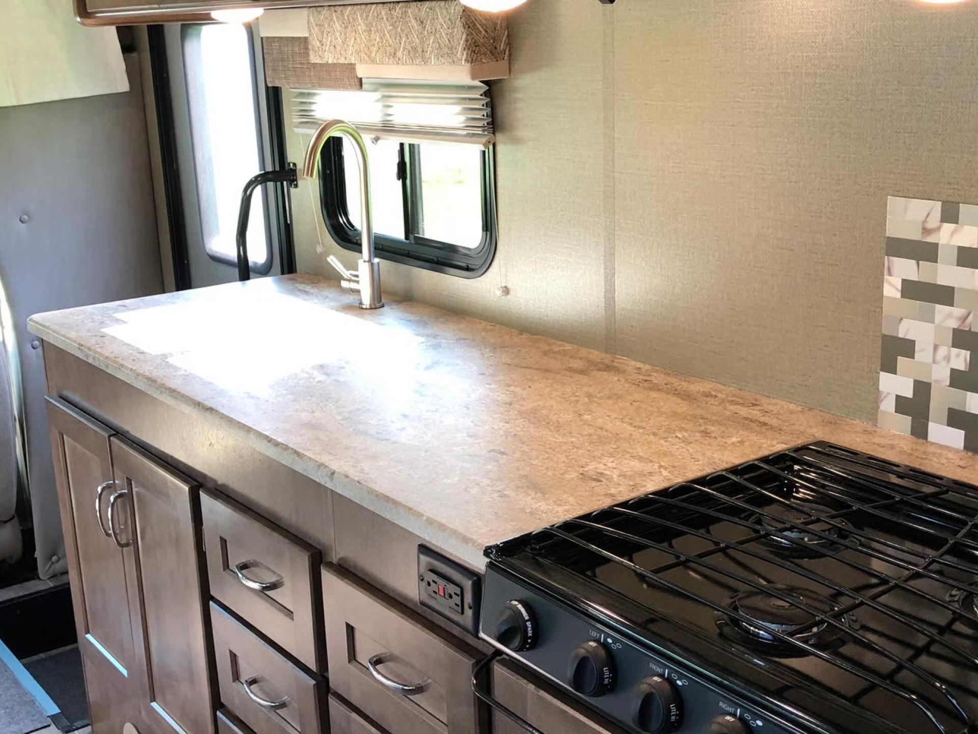 2019 Winnebago Outlook 31n