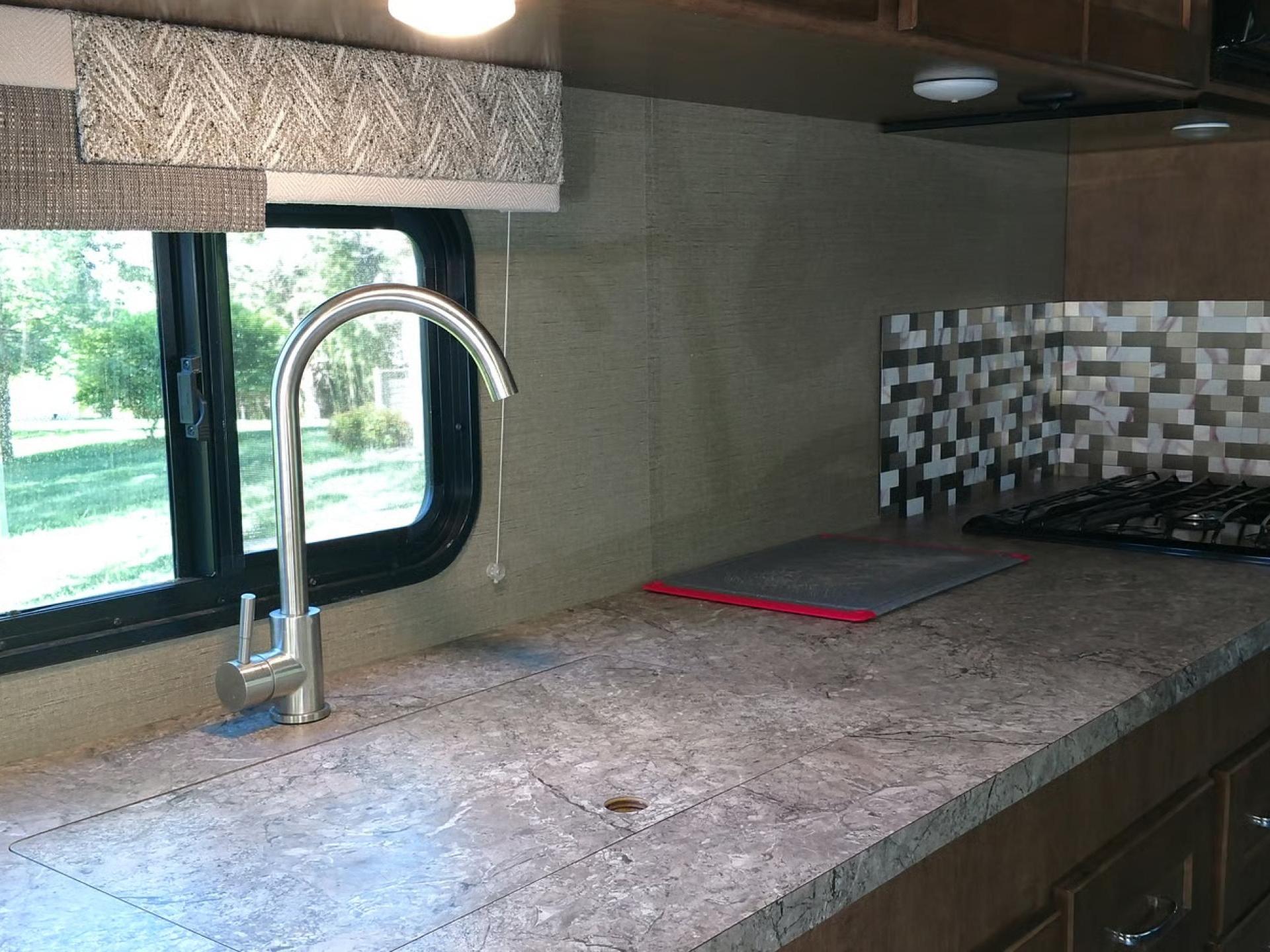 2019 Winnebago Outlook 31n